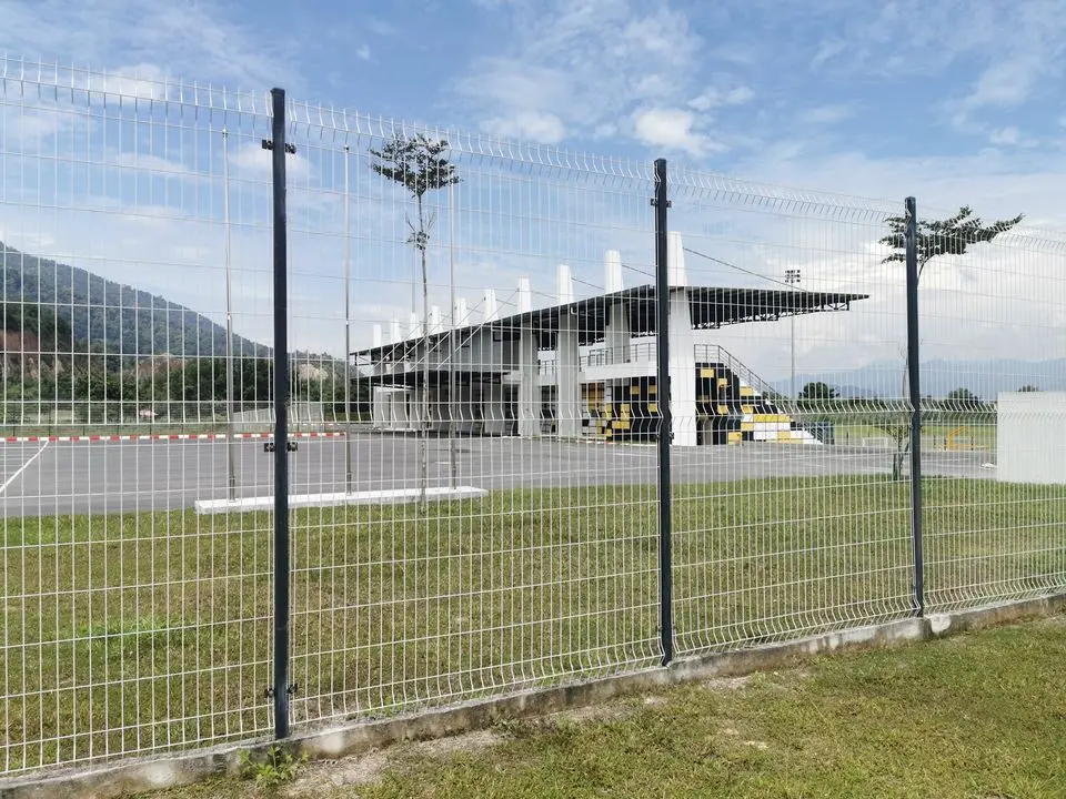 Eco friendly hot selling grassland pasture orchard area 3d fence farm guard field fence with stables posts and easy to stall