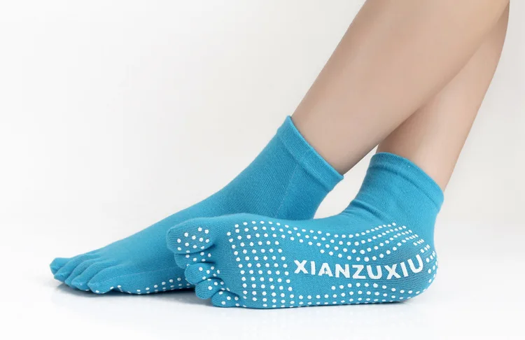 
Wholesale customized grip men women pilates yoga socks custom anti slip socks 