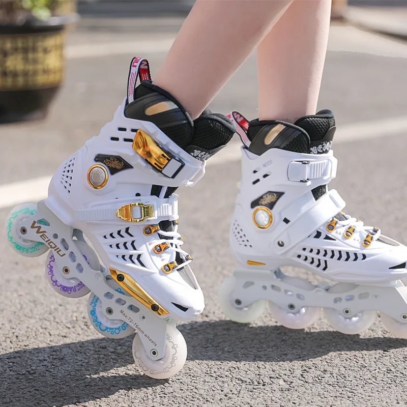 The skating shoes   Male and female adult beginner skating inline wheel roller skates