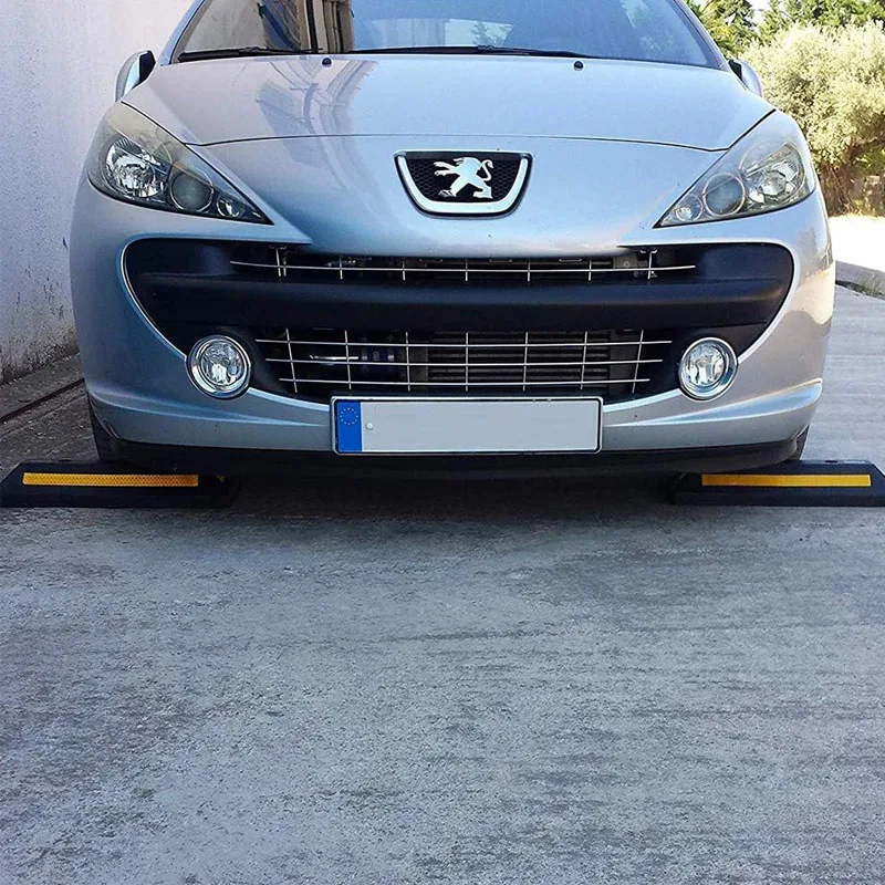Rubber and plastic Curb, Black Heavy Duty Parking Blocks Parking Target with Yellow Reflective Stripes, Wheel Stop Stoppers