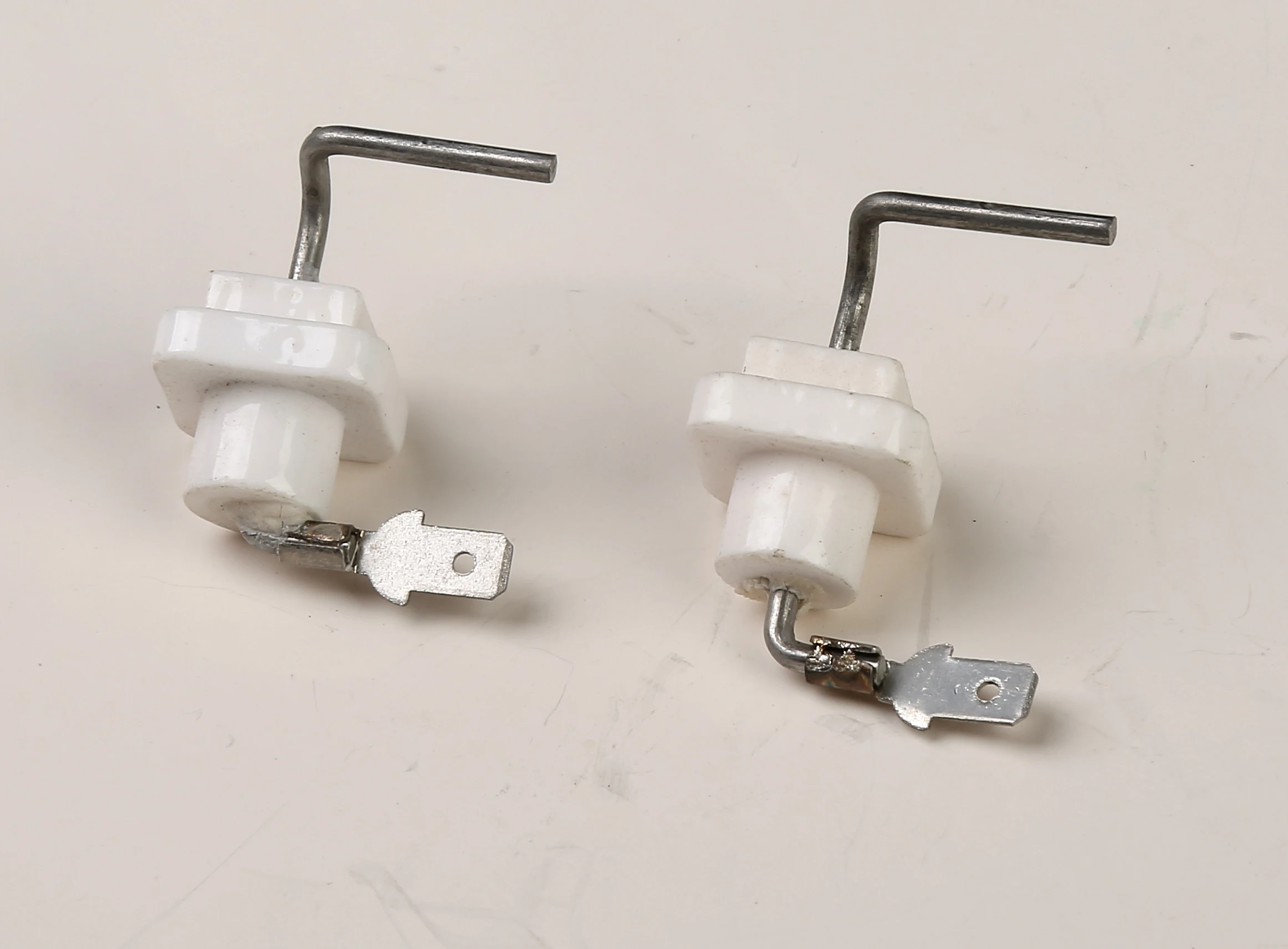 Gas stove ignition needle lighter