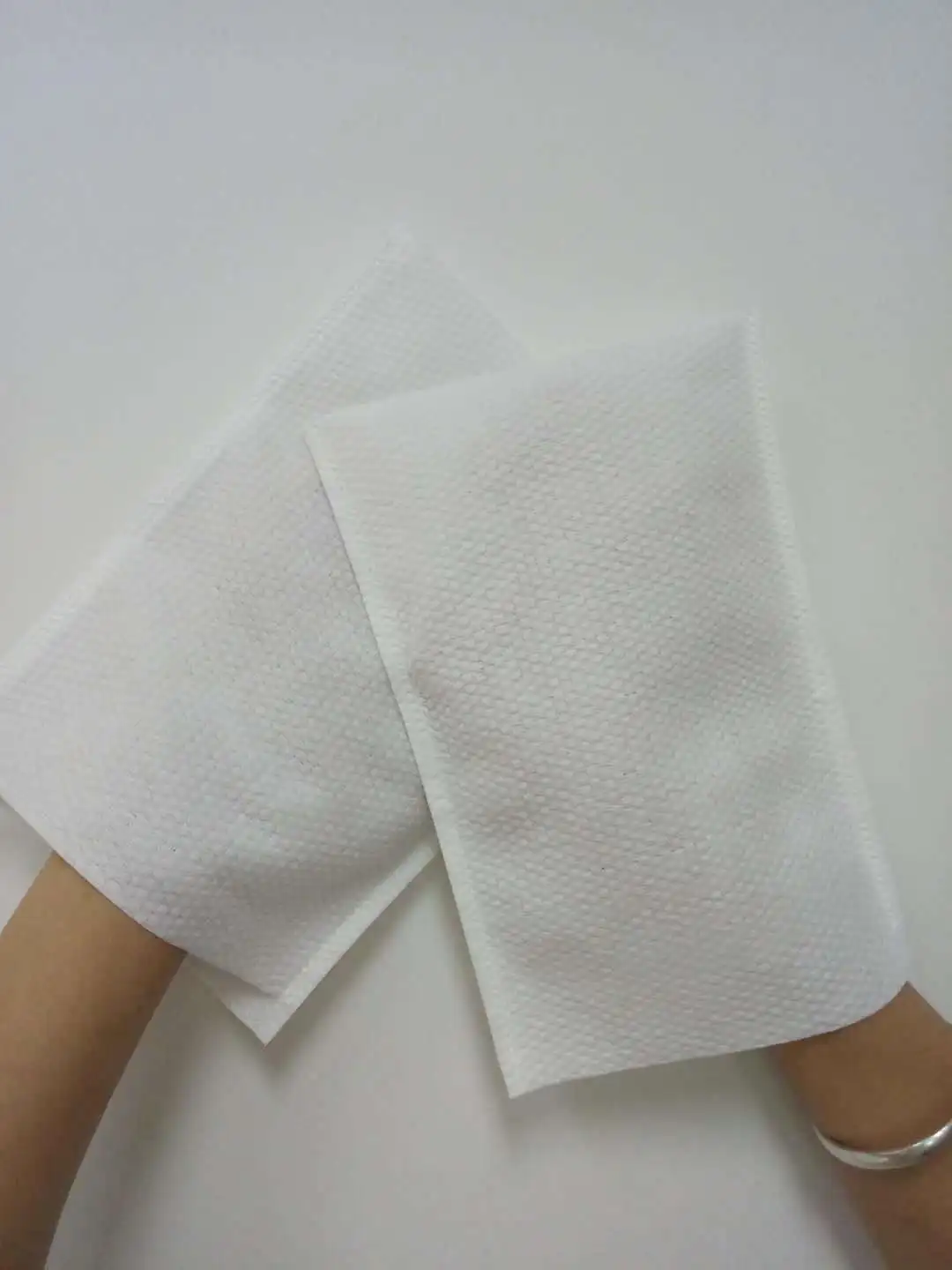 High Quality Disposable Non Woven Wet Wash  Gloves Making Machine