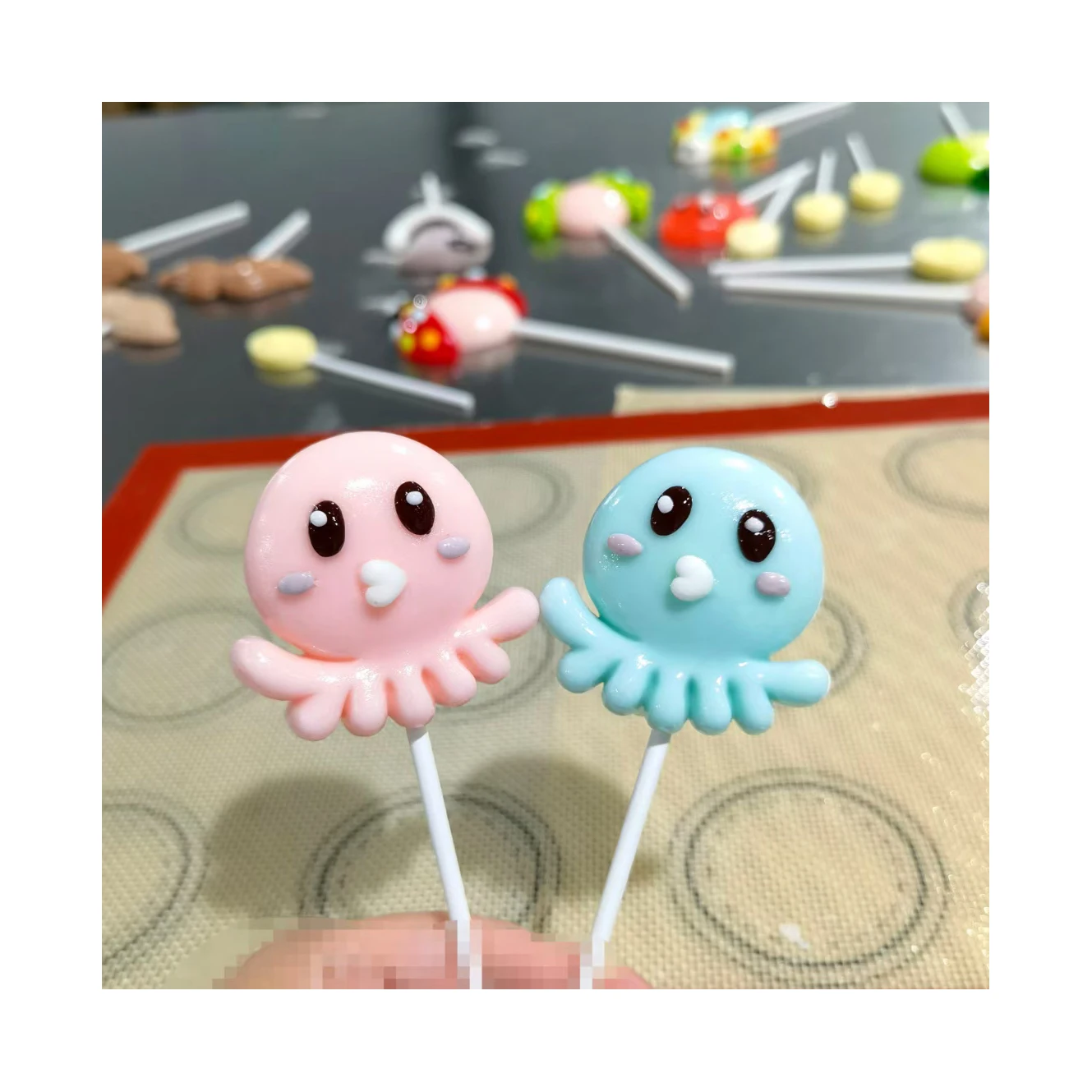 
Factory Direct Sales Sugar Free Multicolor Creative Cartoon Variety Of Fruit Flavors Hard Lollipop Candy 
