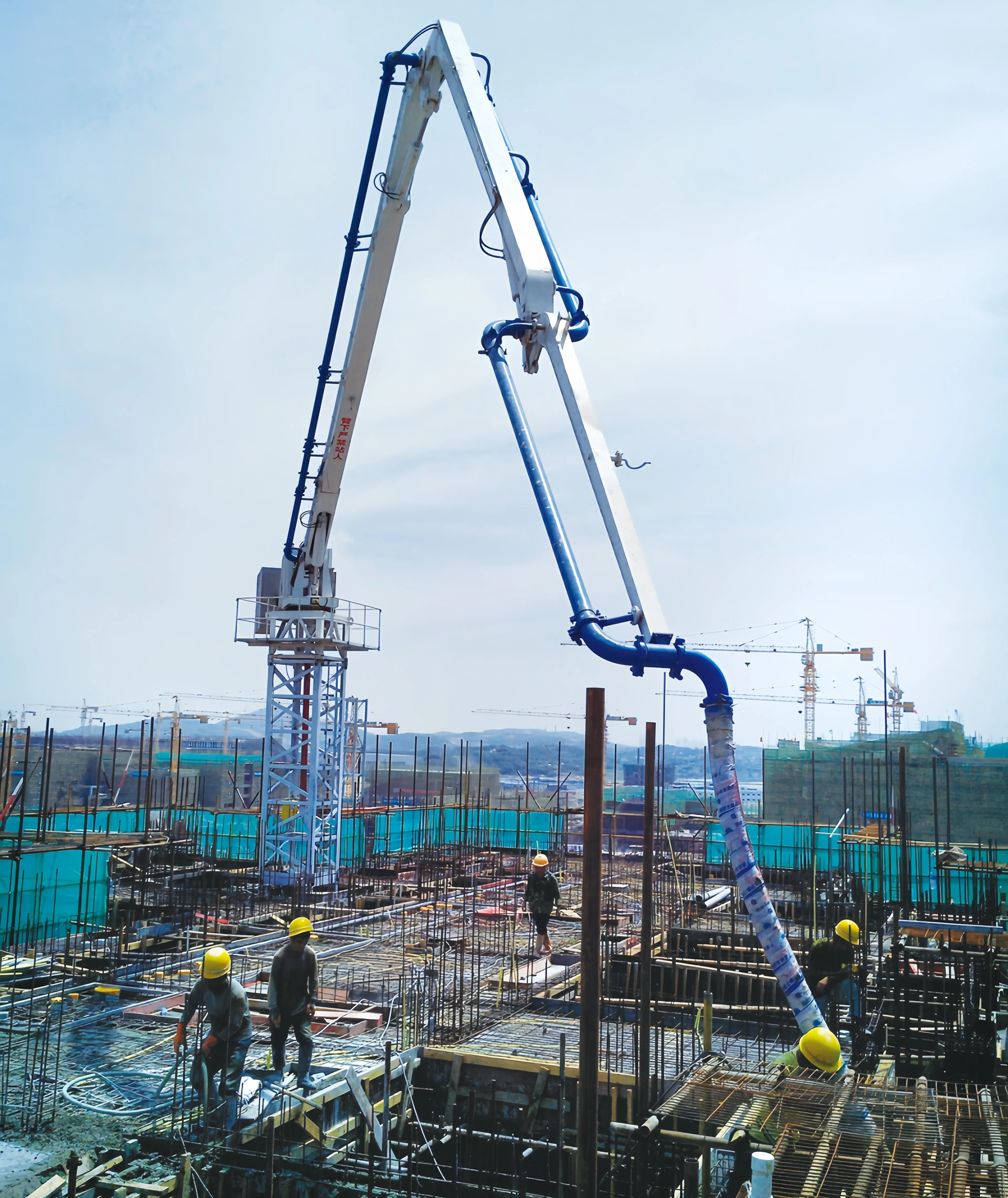 JIUHE 28m 32m 33m tower concrete boom spreader stationary hydraulic self-climbing concrete place boom