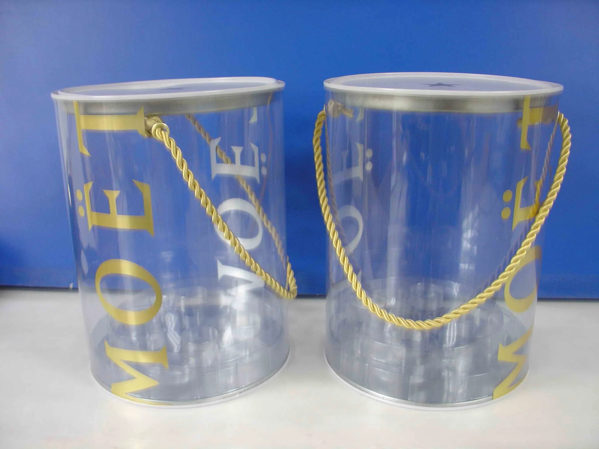 1 gallon clear can with handles