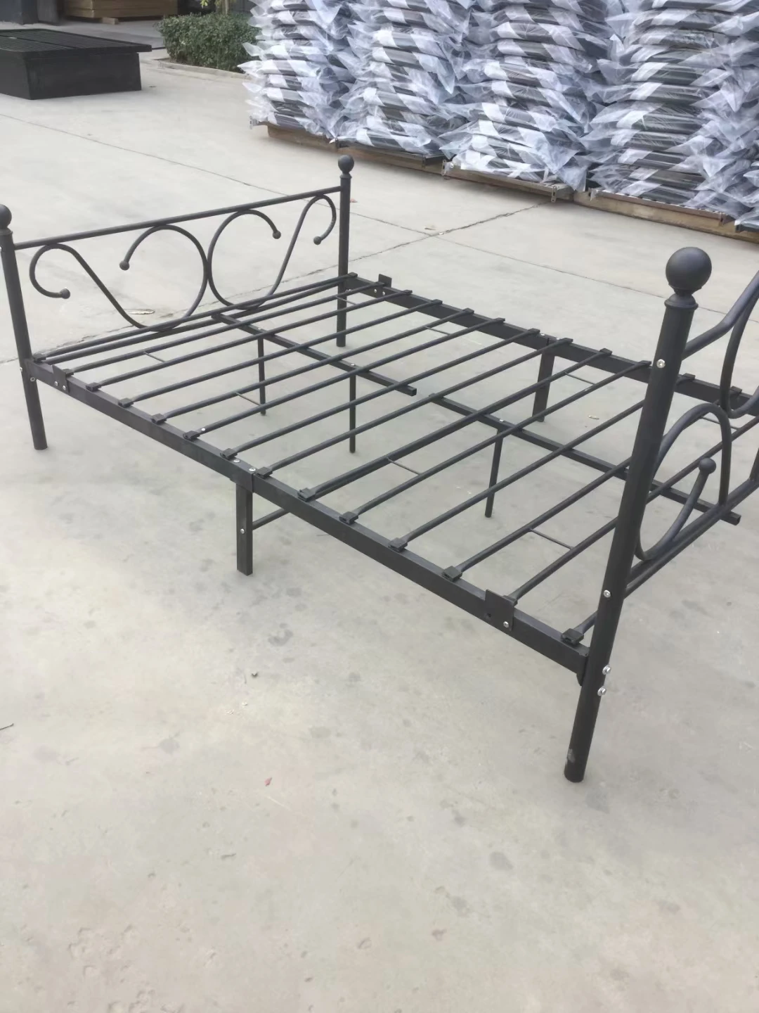 High Quality Steel Bed Iron King Size Bed Wrought Metal Frame