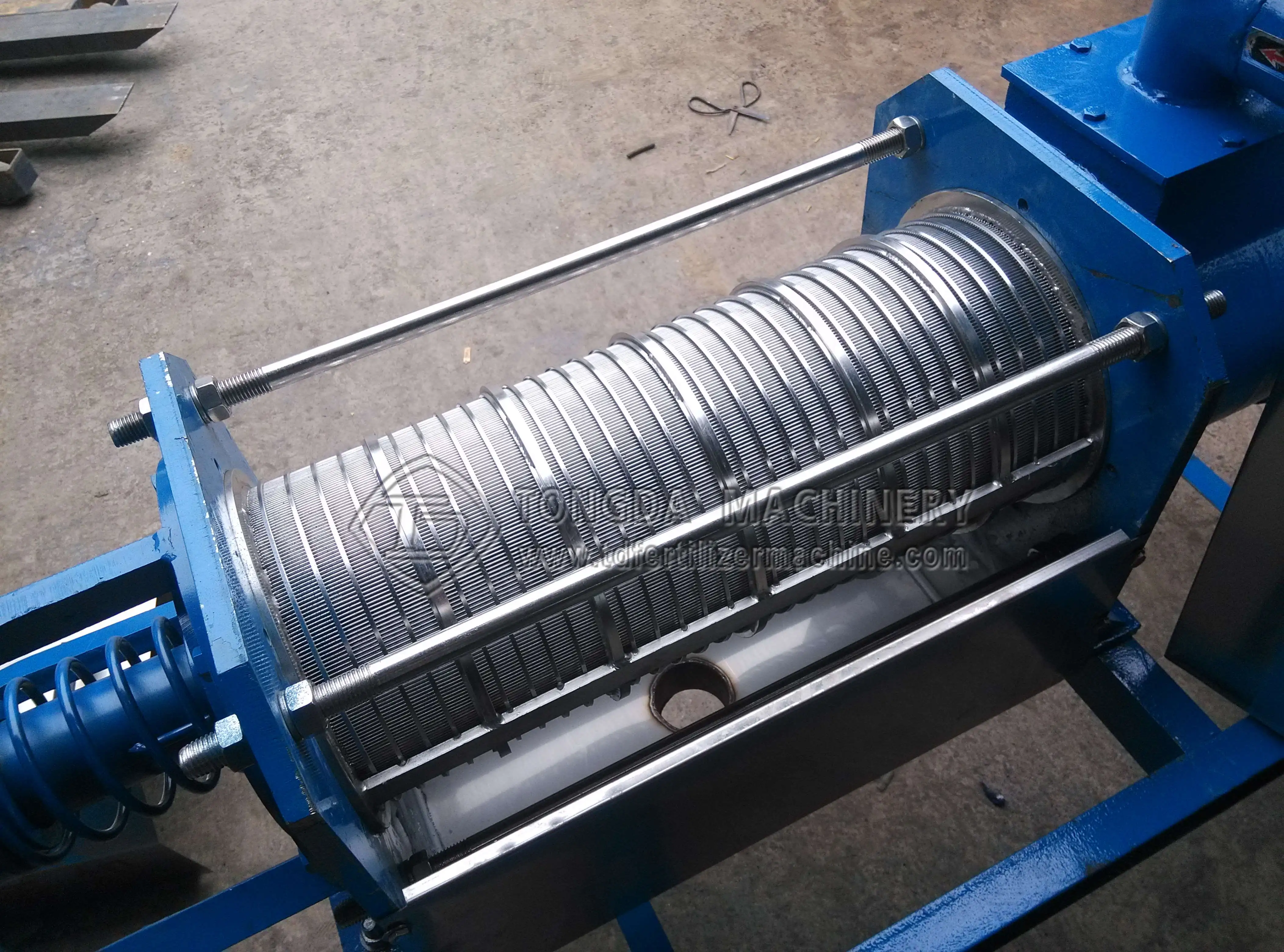 Solid liquid separator used for animal manure dispose