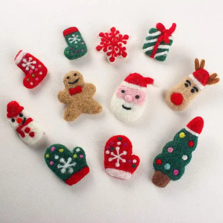 Santa Deer Pattern Handmade Wool Felt Ball Brooch For Christmas Clothes Decoration