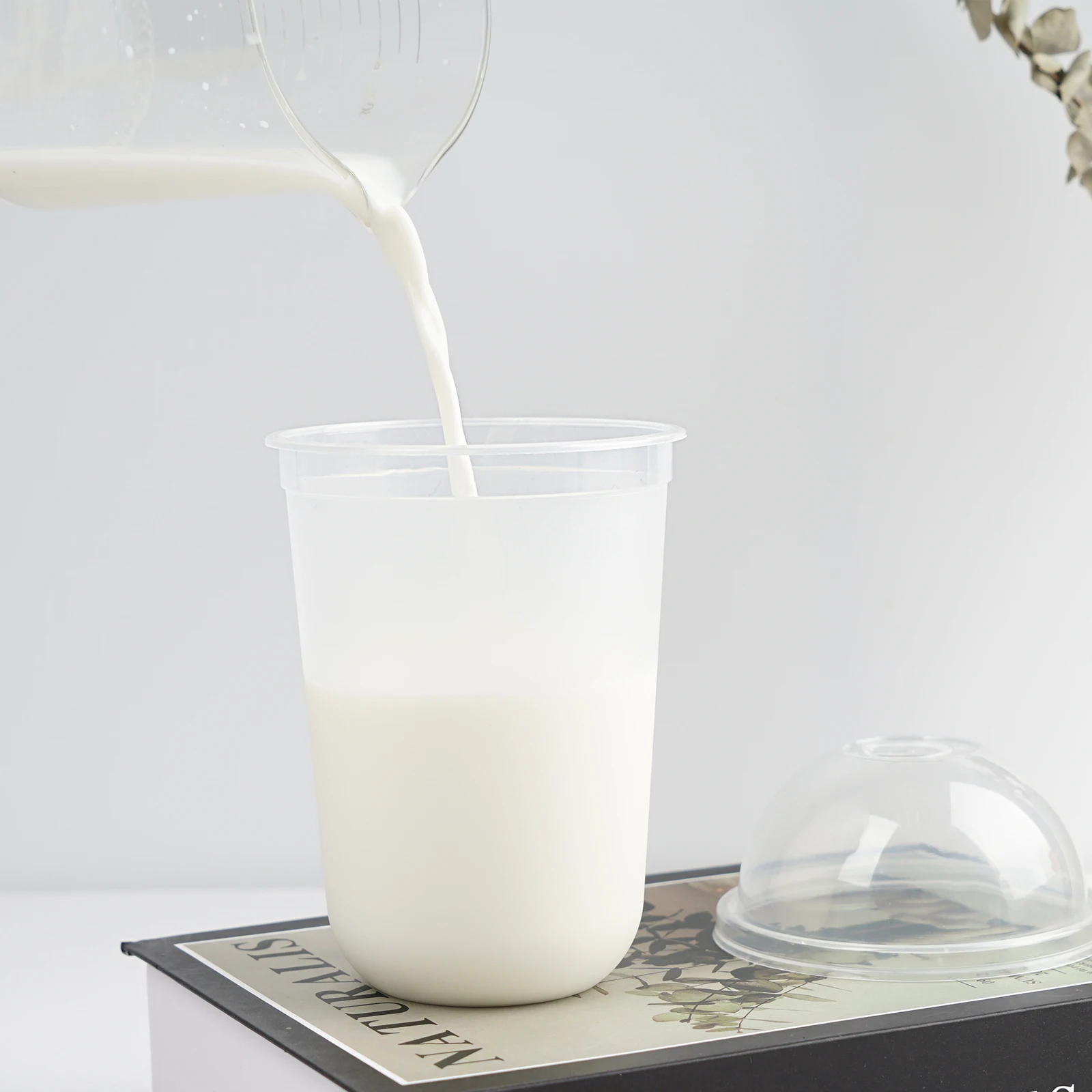 Wholesale 650ml PP plastic U-Shaped Cup for Ice Coffee Beer Wine Milk Tea Boba Reusable Drink & Food with Lid