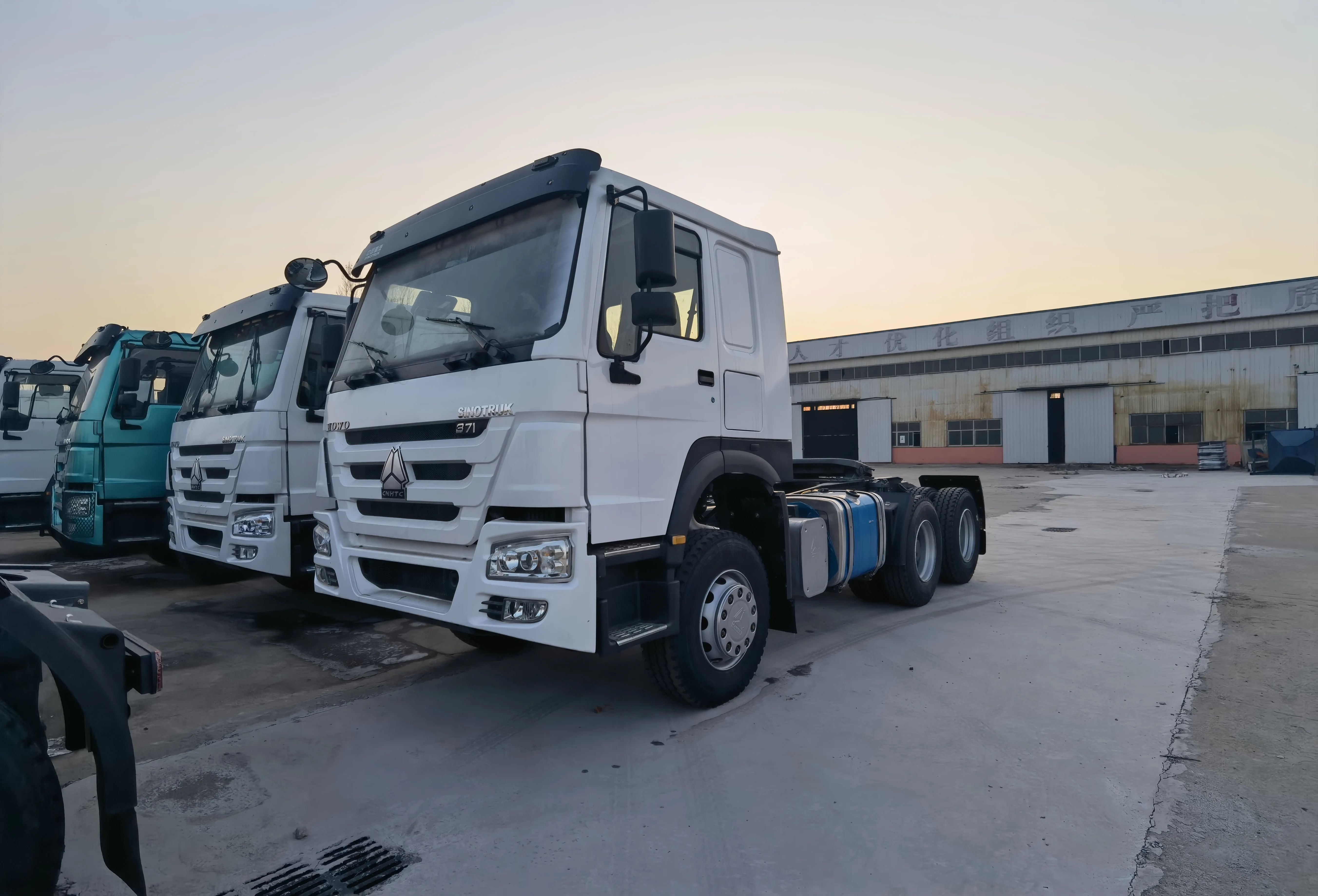 Китайский завод Sinotruk HOWO 6X4 тягач дизельное топливо тяжелый грузовик левое рулевое управление хорошее состояние ручная автоматическая коробка передач