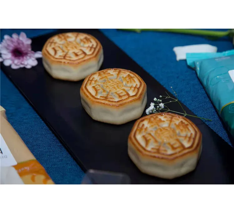 Cantonese Bulk Mooncakes, Mid-autumn Mooncakes with Egg Yolk and Red Bean Filling