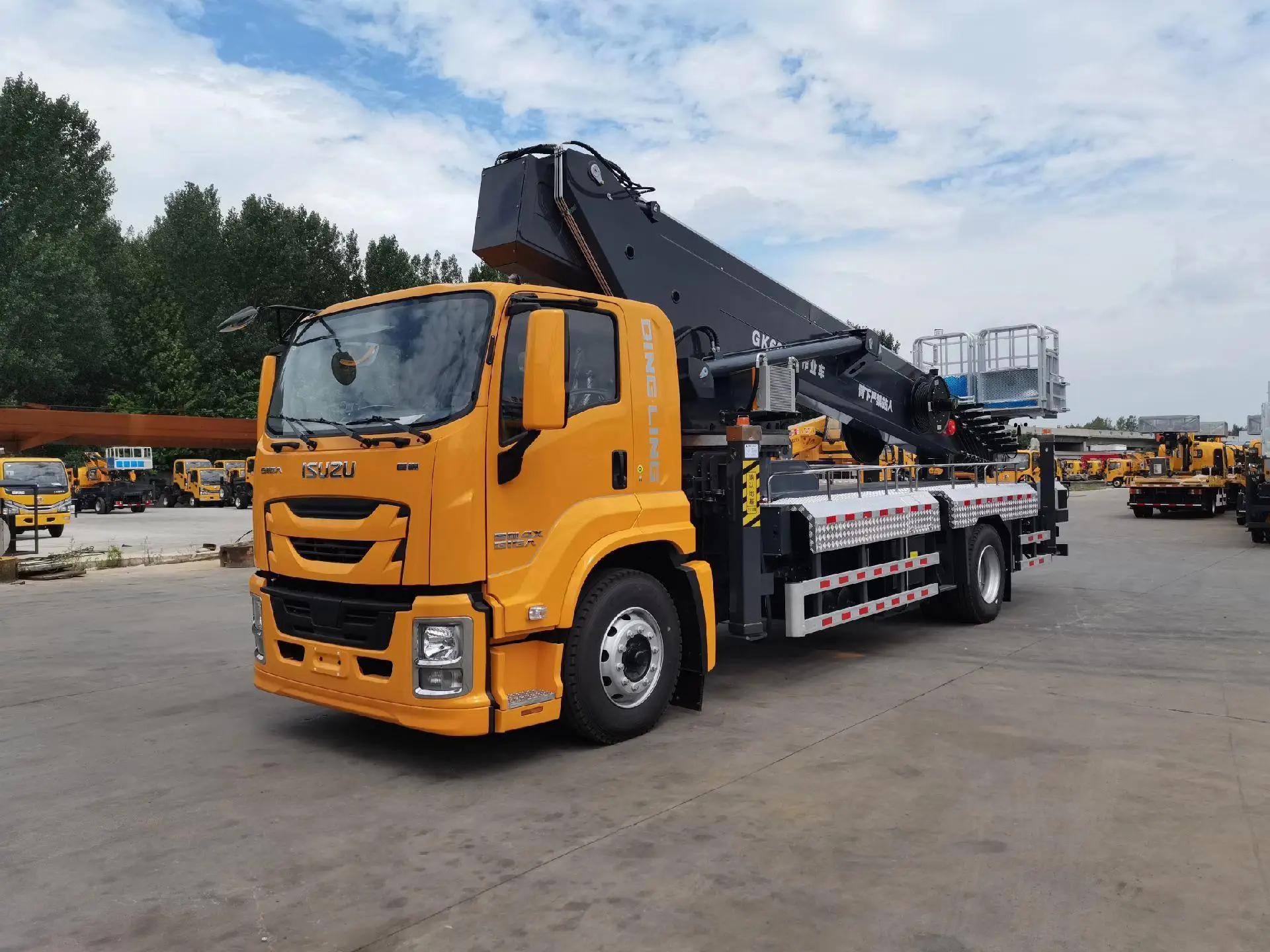 ISUZU 60 м телескопическая воздушная Рабочая платформа грузовик 4x2 высотный рабочий с ковшом