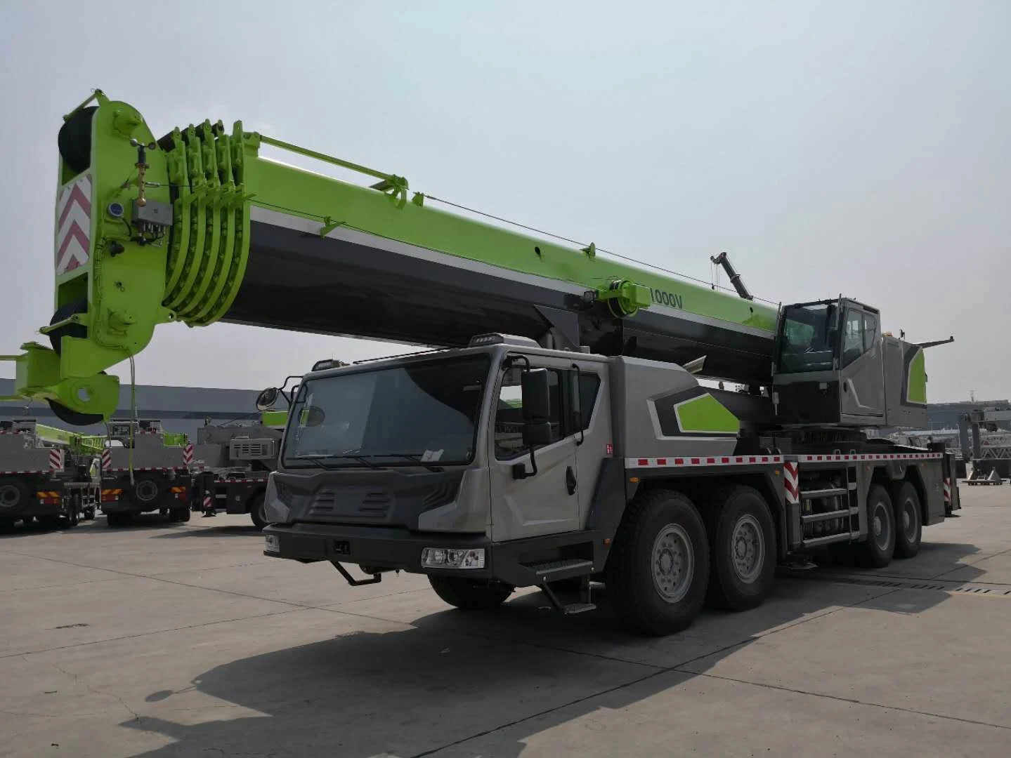 100 Ton Truck Crane with 150t Hook ZTC1000V653 Crane Truck for sale Earth Moving Machine