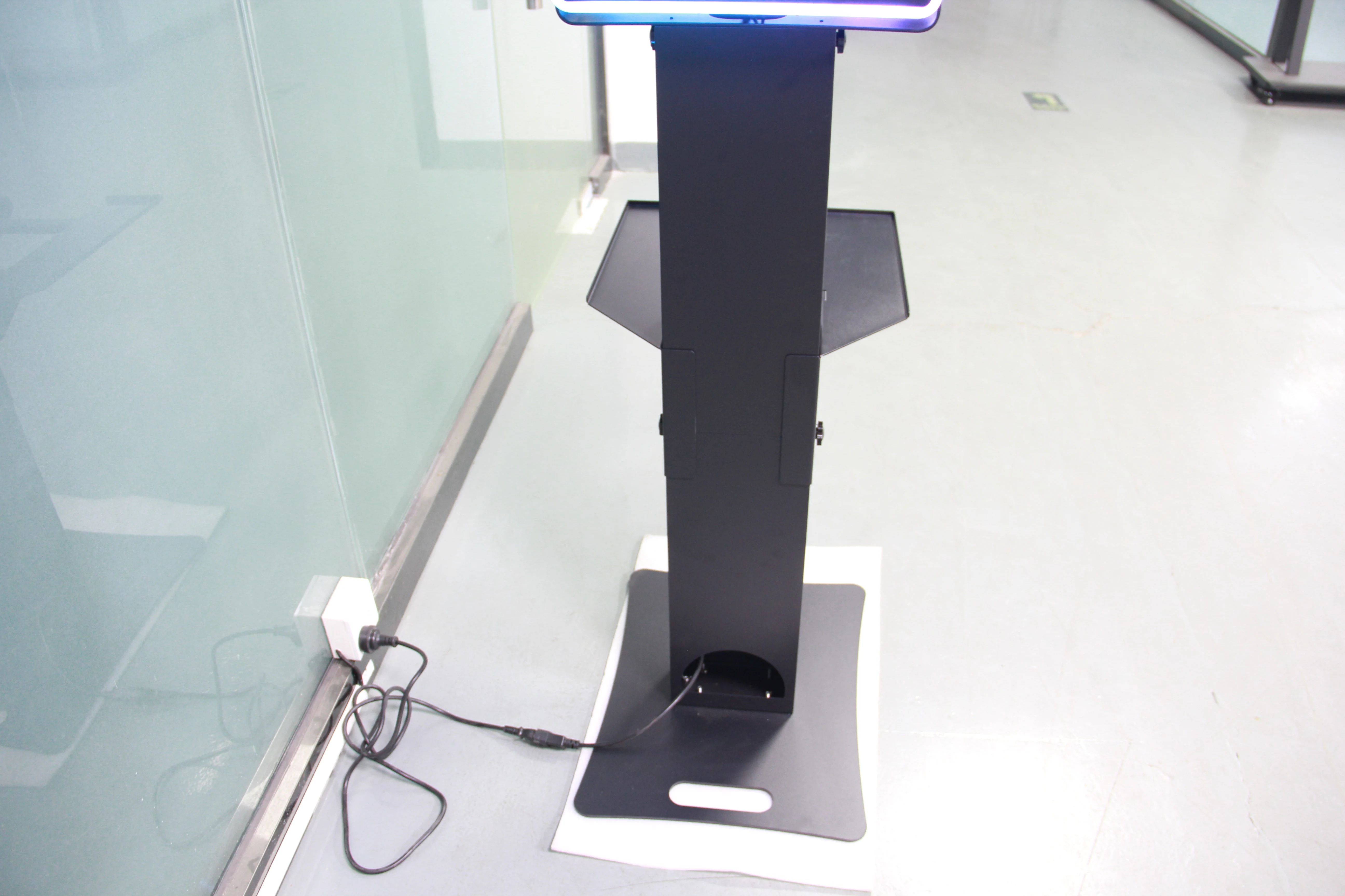 2025 Wholesale Mirror Photo Booth Machine Selfie 13.3 Inch Touch Screen Magic Mirror Photobooth With Camera