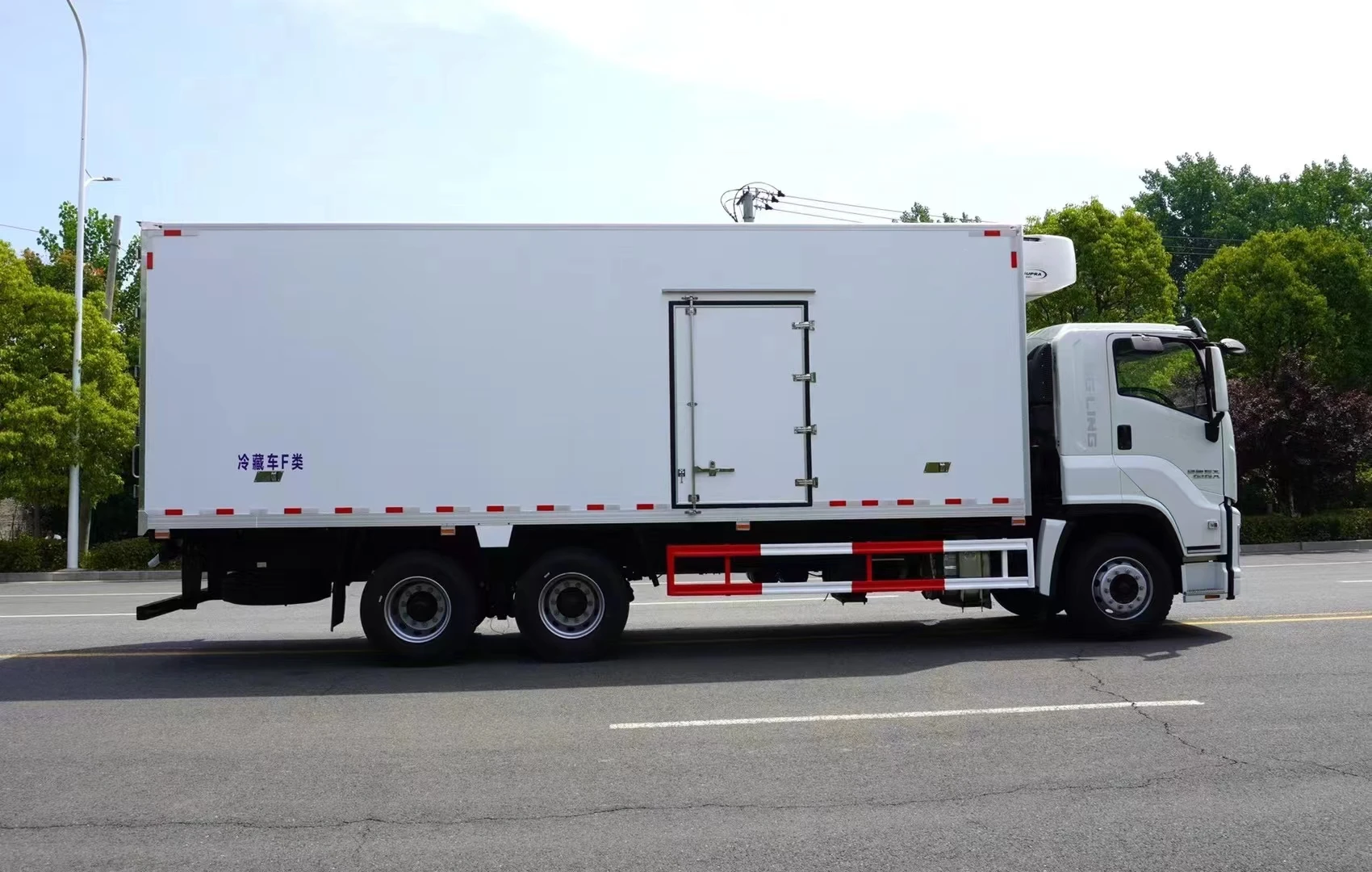 Лидер продаж термостатический грузовик ISUZU GIGA 6x4 для транспортировки утенков и цыплят Интеллектуальный день доставка птицы