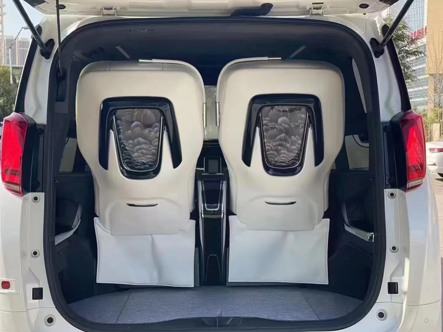 super Luxury modified four-seat alphard, Swan alphard four-seat stunning vehicle kit.with car TV console Lifting TV