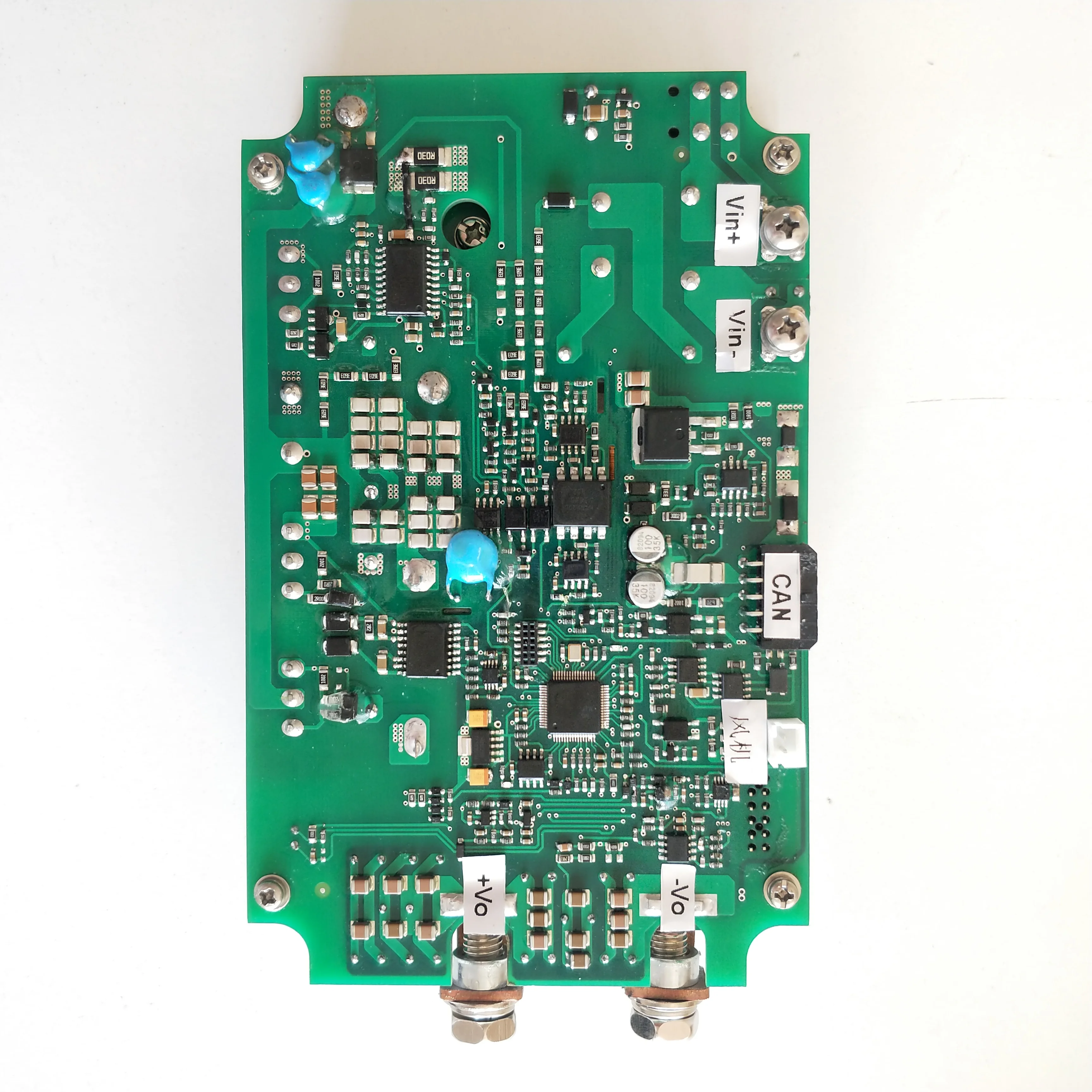 on-board DC-DC power electronics to convert lithium ion battery output of 200-750VDC to 12 or 24VDC output