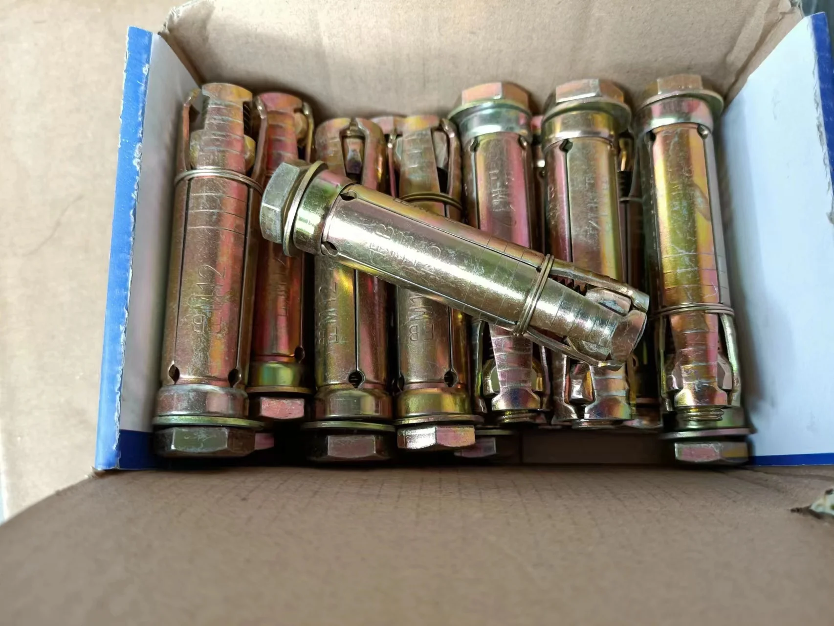 4pcs Heavy Duty Shield Anchor With Eye Type Hook Bolt