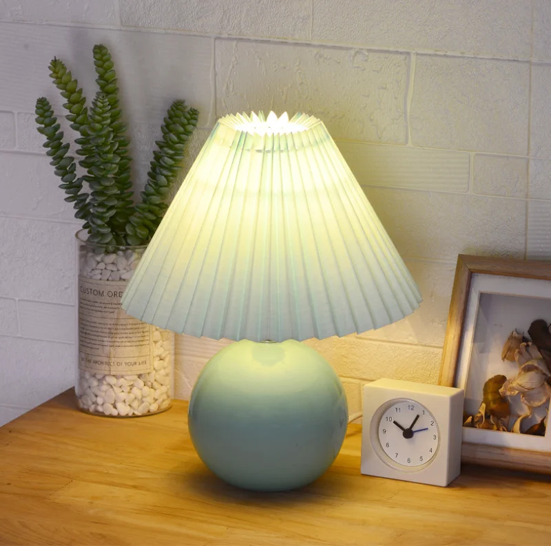 Creative Ceramic LED Simple Table Lamps  Modern Nordic Cute Pink Pleated Living Room Table Lamps