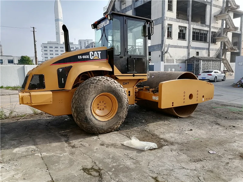 Road roller Caterpillar CS683E ,CAT compactor CS683 road construction machine single drum road construction tractor