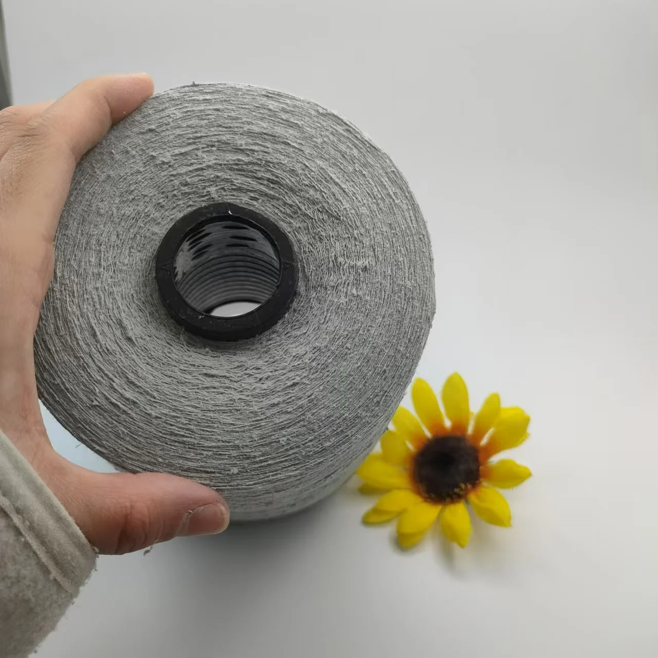 Good air permeability 20S Raw color Cowhide yarn