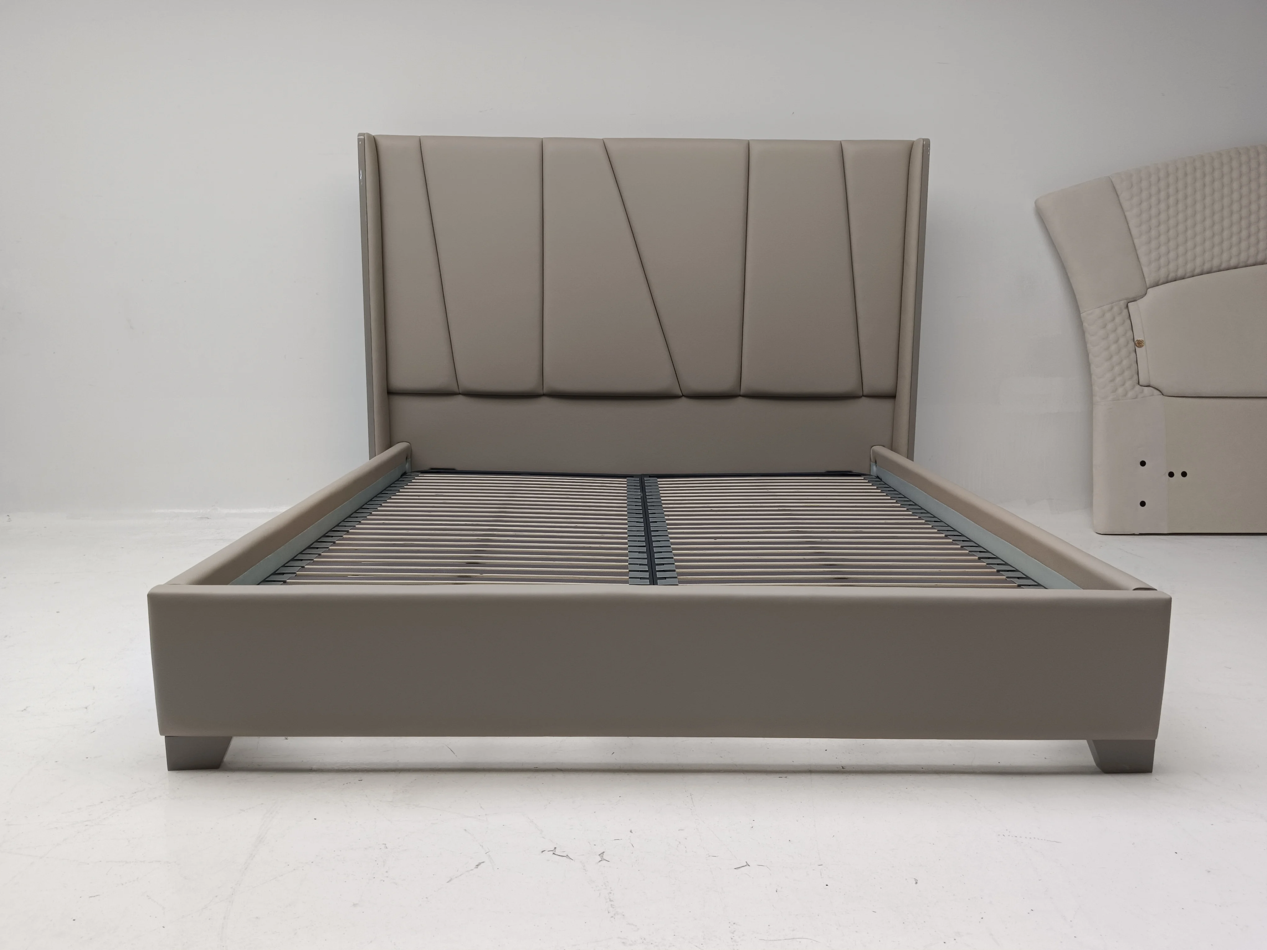 AJJ-HF330 Deluxe bed sets Villa and Luxury house custom furniture design king soft bed