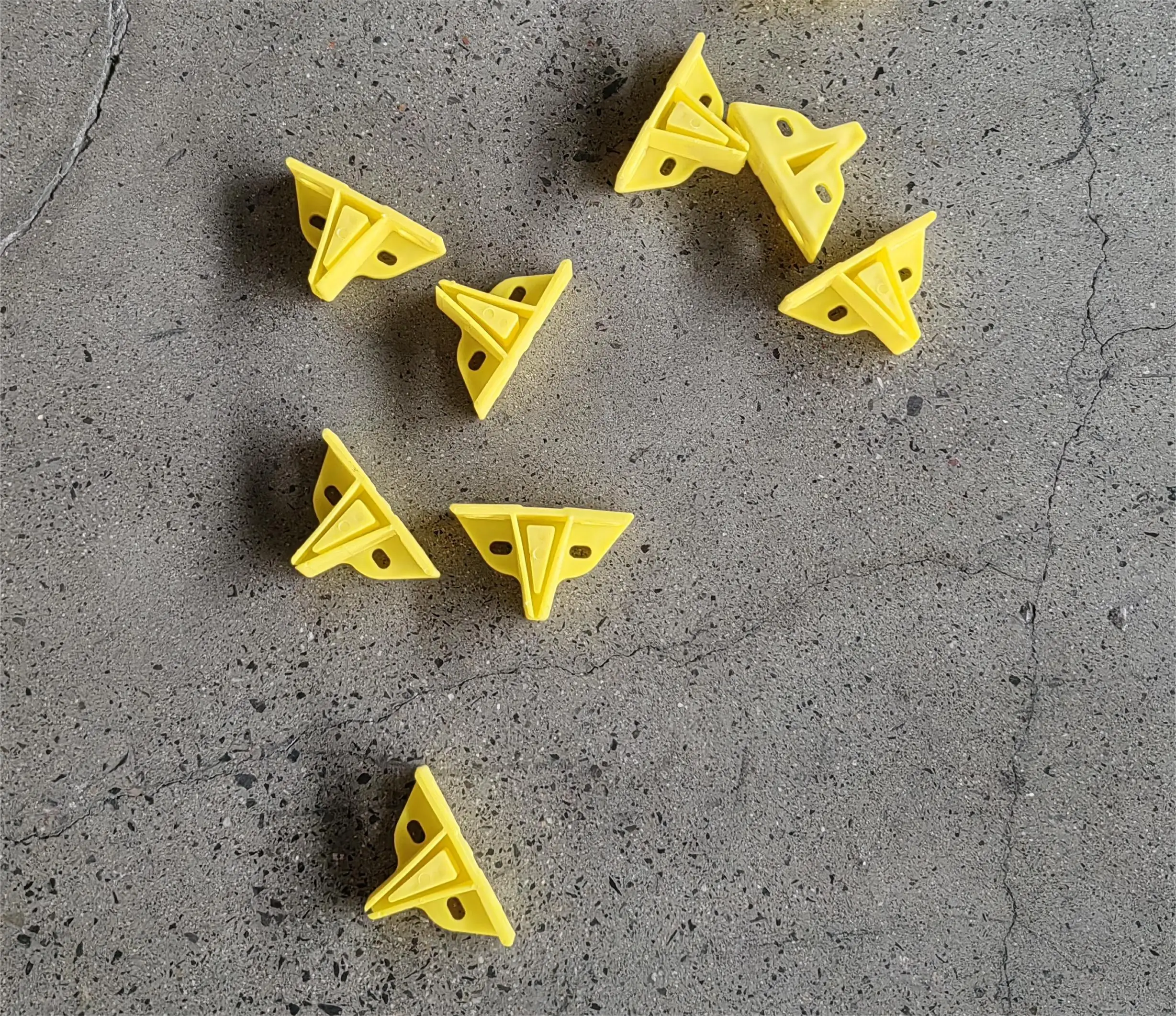 Pig Farm FRP Beam Support Plastic Bracket Holder Assembly Sturdy and Durable End Cap for Fiberglass Floor Anchoring Element