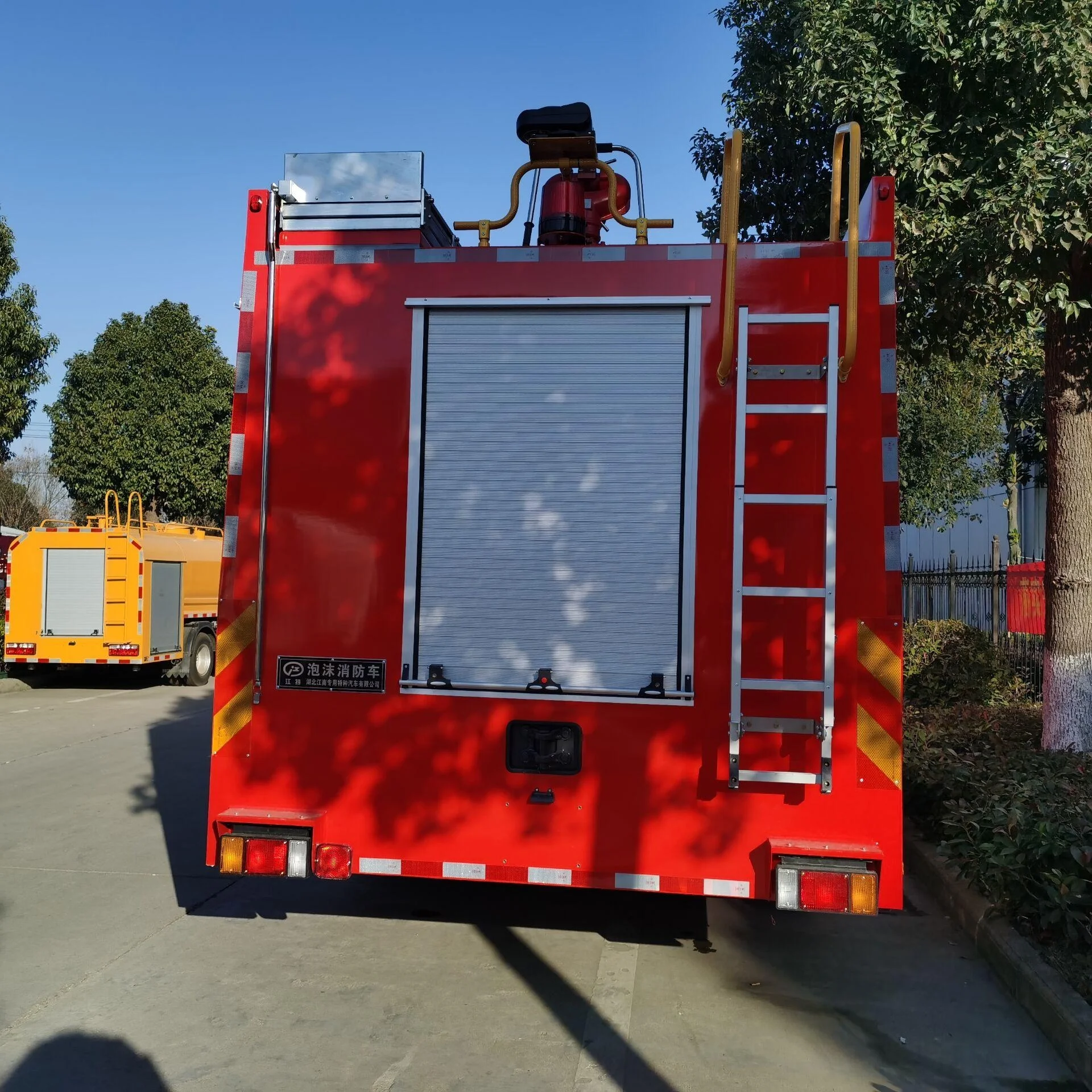  Горячее и хорошее состояние sinotruk howo новый б/у 4X2 6X4 8X4 пожарная машина для