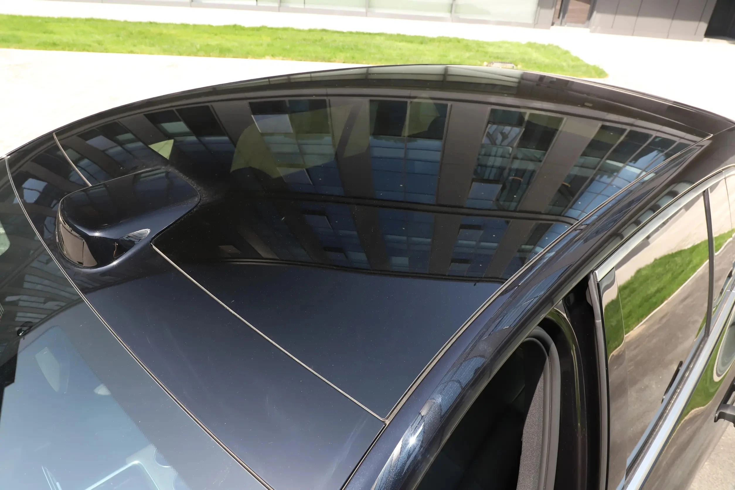 YK MOTORS 2024 EV Electric Vehicle China Hot Sale  300(408Ps) Li Auto L6  Black Color On Sale