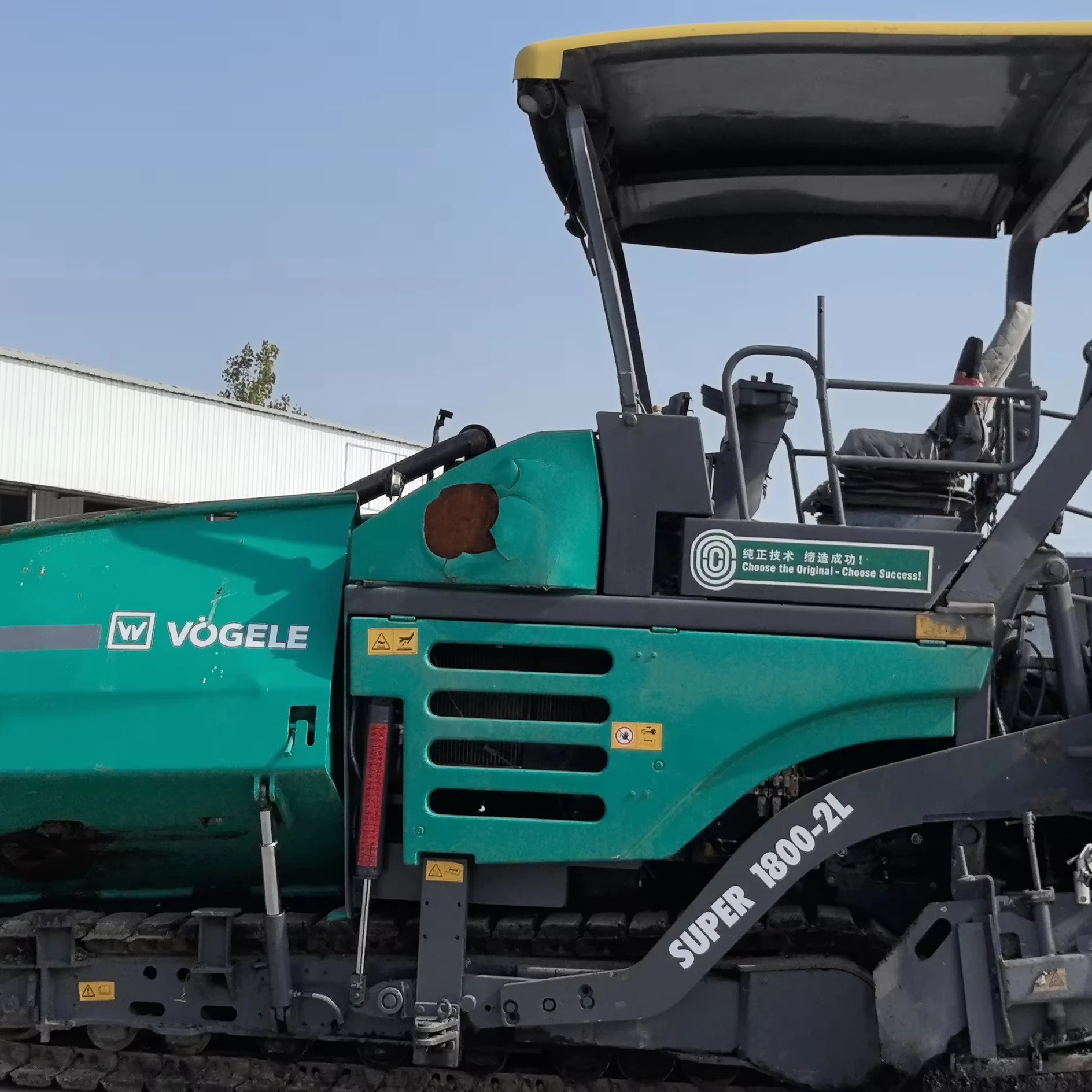 Подержанная дорожная строительная техника 1800 ~ 2L Paver secodnhand асфальтоукладчик ужин