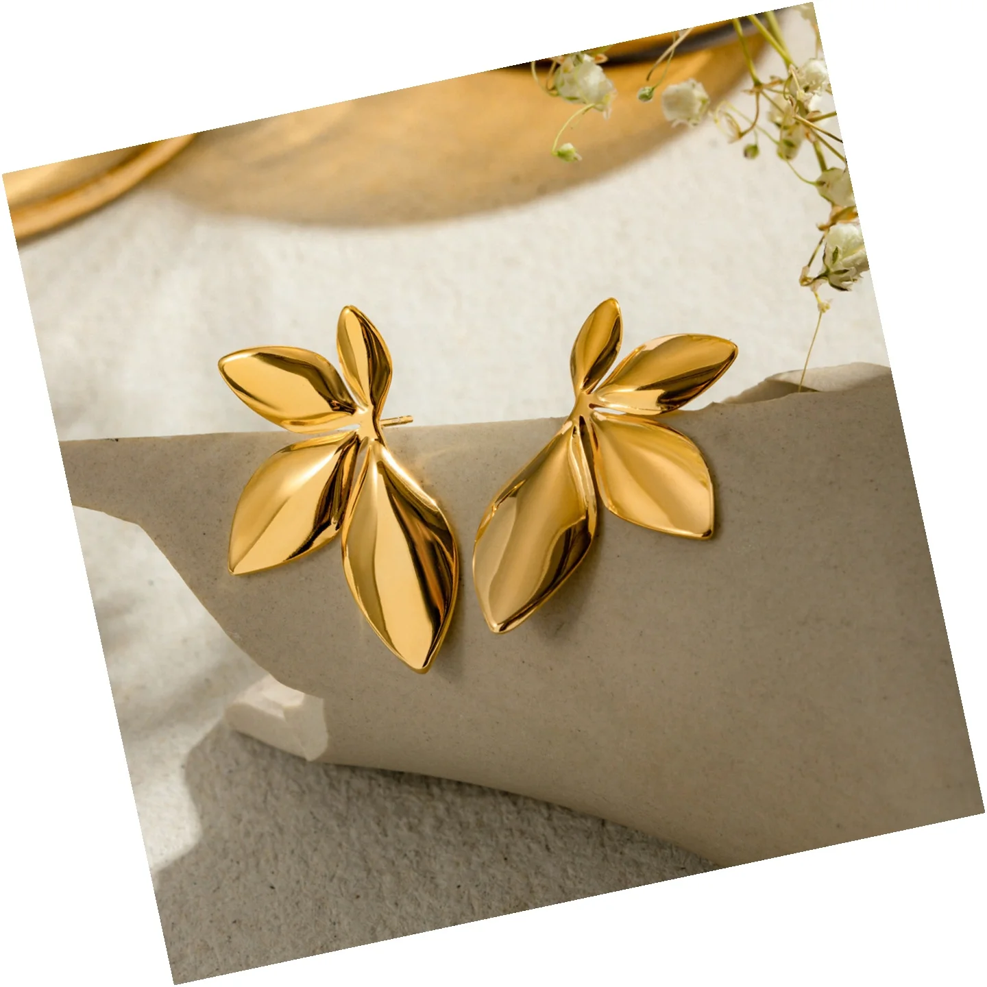 Fashion Vintage Leaf Shaped Earrings Minimalist Glossy Flowers Leaf Earrings Gold Plated Leaves Shape Unique Earrings