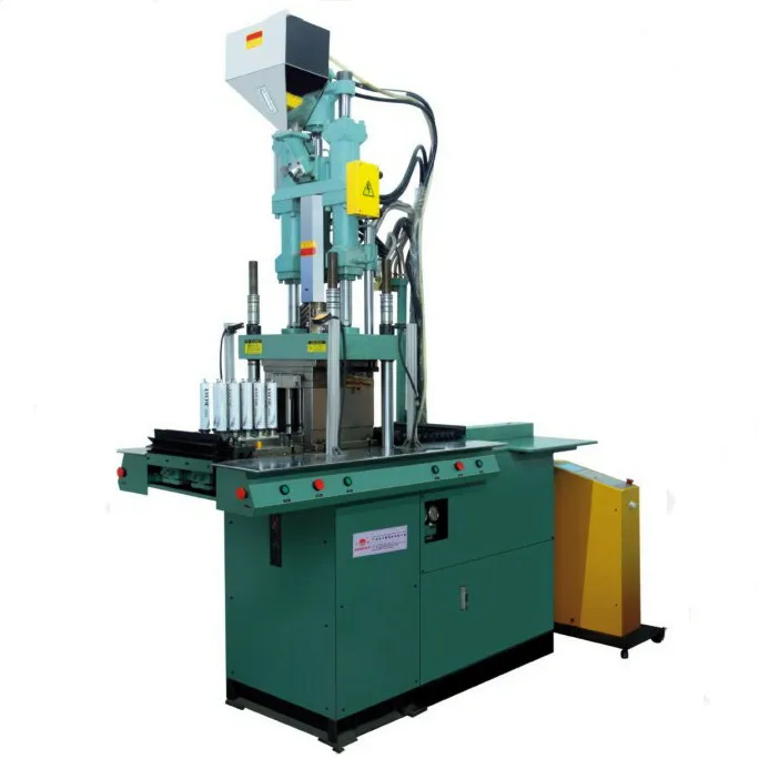 Полуавтоматическая машина для впрыска алюминиевых пластиковых мягких труб