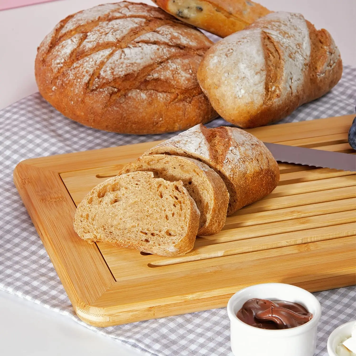 Wholesaler Large Premium Natural Bamboo Wood Bread Cutting Board with Crumb Tray for Kitchen