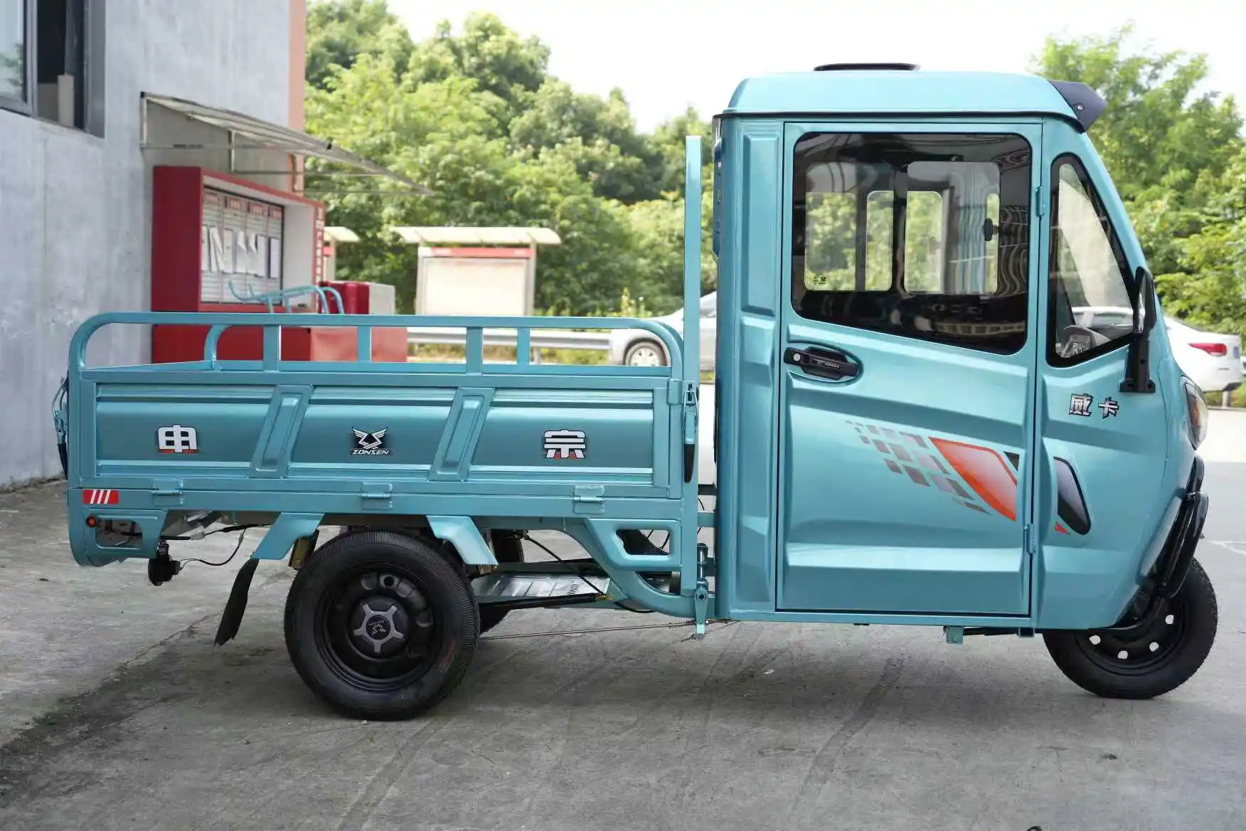 1200w 60v Full Closed Cab Cargo 1.5*1m Cargo Box 2 Speed Transmission Adult Electric Tricycle Cargo Rickshaw with Bumper