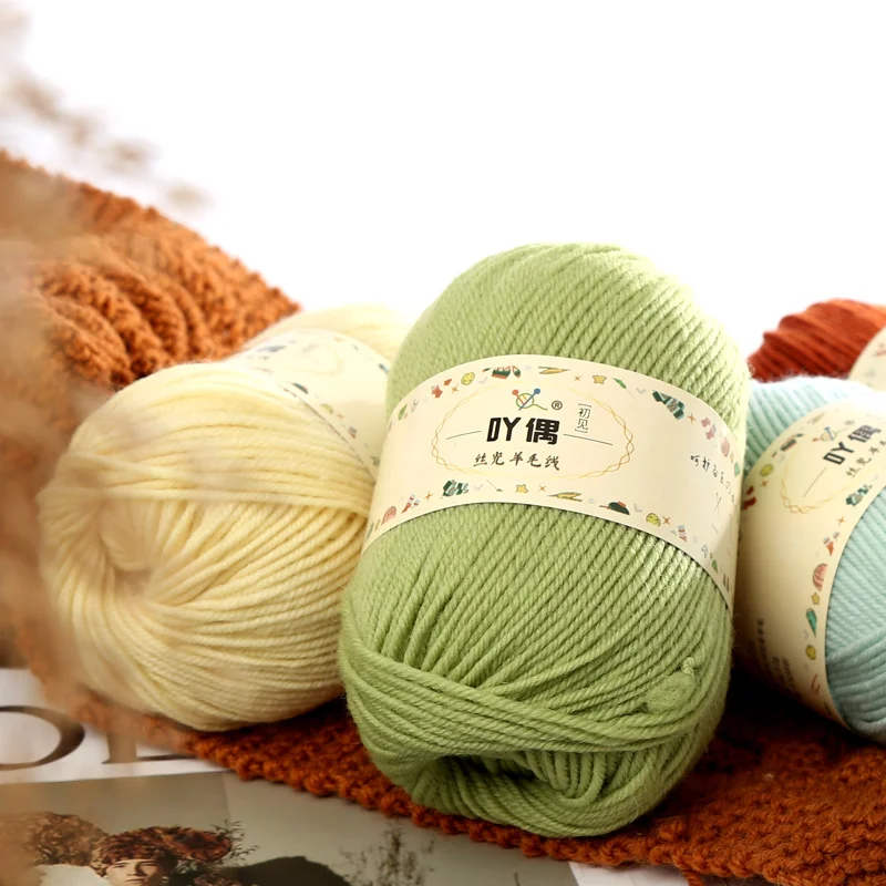 Wholesale 100% Pure Wool Yarns for Hand Knitting Scarf High Quality Soft and Warm Thickness Yarn  crotchet yarn