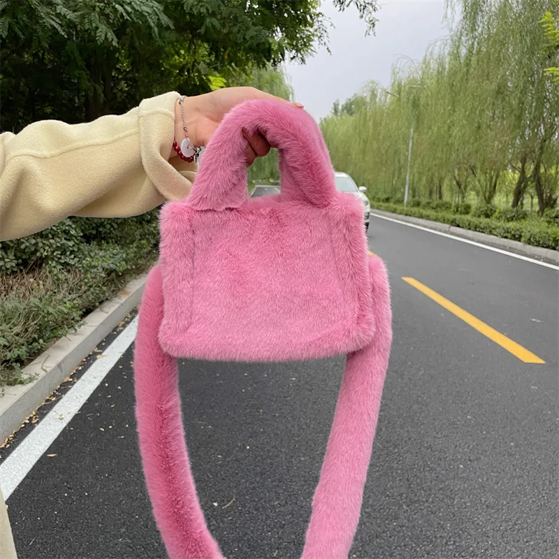 2025 Winter Latest Fashion Designer Solid Fur Tote Bag Soft Pink Fluffy Bag Fur Purses And Handbags