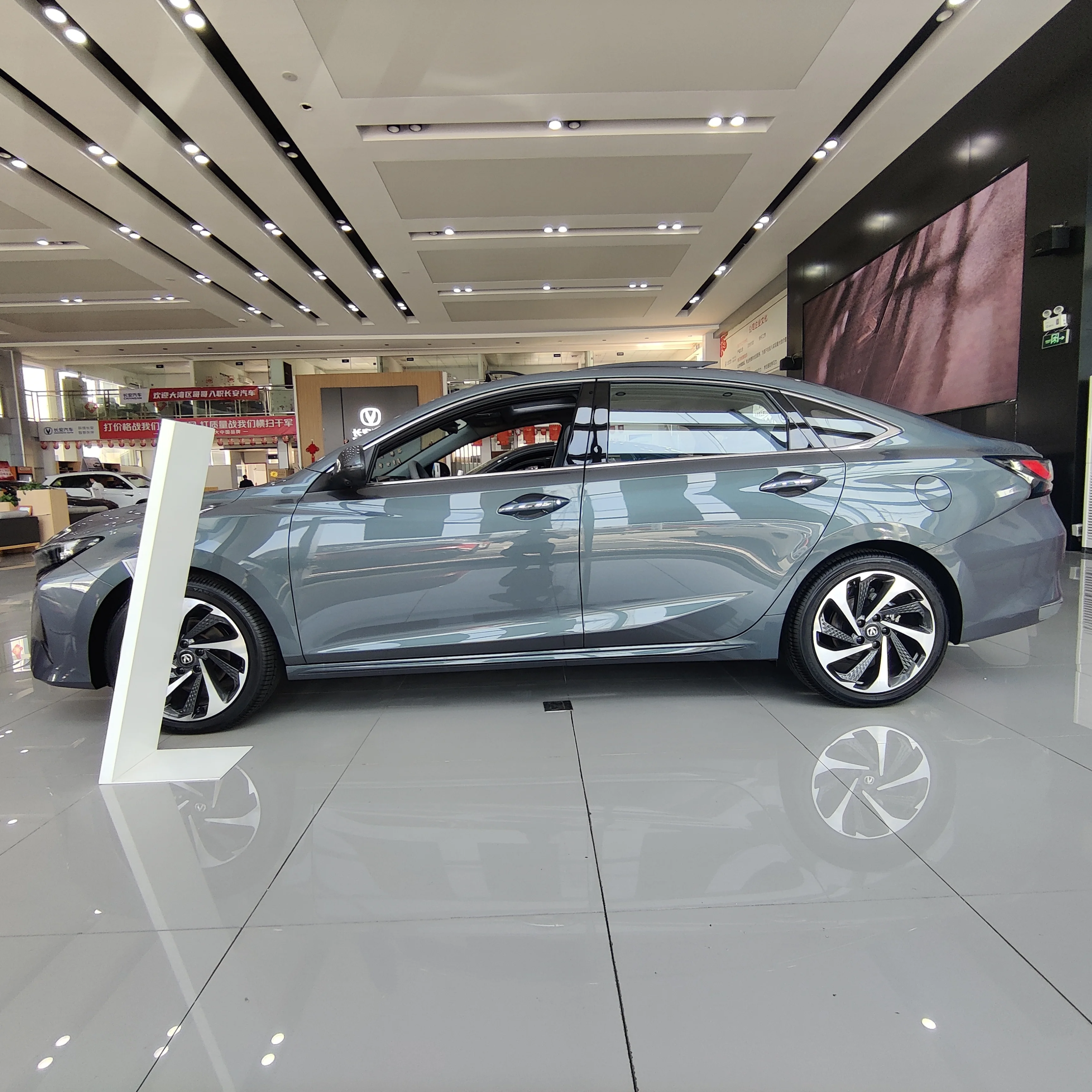 Changan Reaton Plus Gasoline Sedan 1.5t Compact 188 Horsepower Sedan Dct Gasoline Car Changan