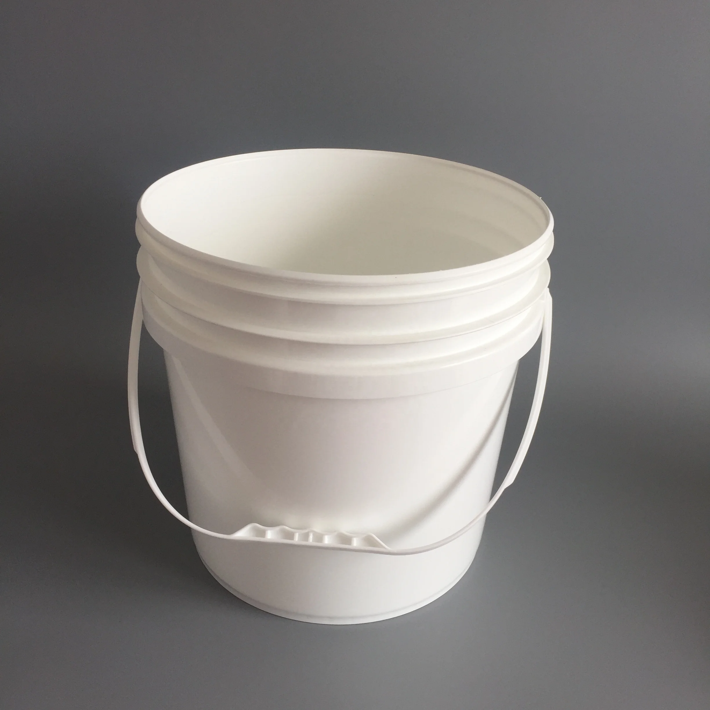 Factory direct price plastic bucket canister manufacturers in china