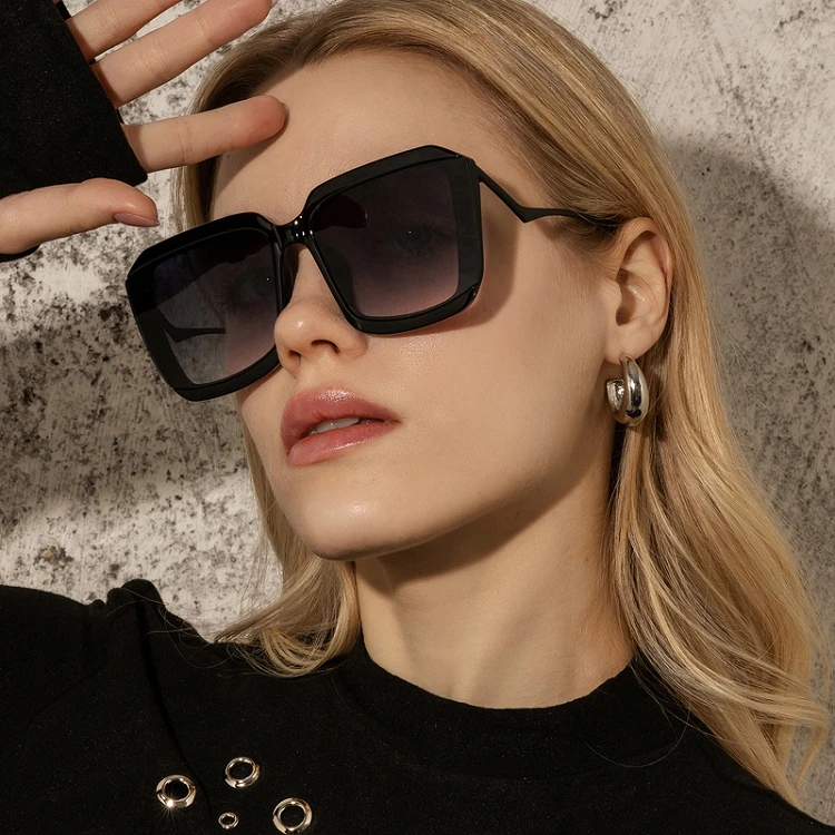 2022 New Personality Square Sunglasses Men And Women Shades Sun Glasses Metal Curved Legs Round Face Oversized Square Sunglasses