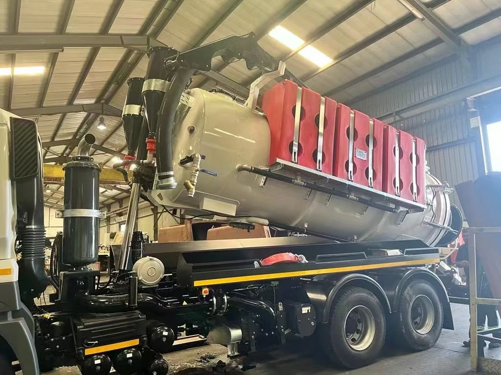 Central axis vacuum trailer 3-axis vacuum tank semi-trailer 18cbm 5000 gallons Semi-trailer suction truck