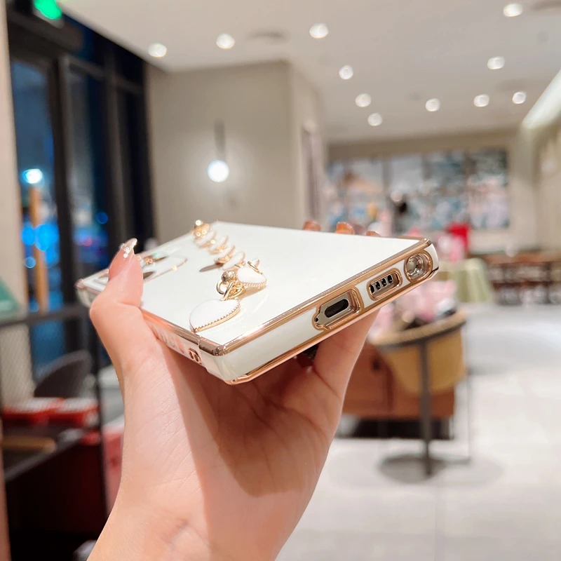 Plating Soft Silicone with Chain Back Cover Side Love Heart Bracelet Phone Case For Samsung Galaxy S22 Ultra A53 A52 S20 FE