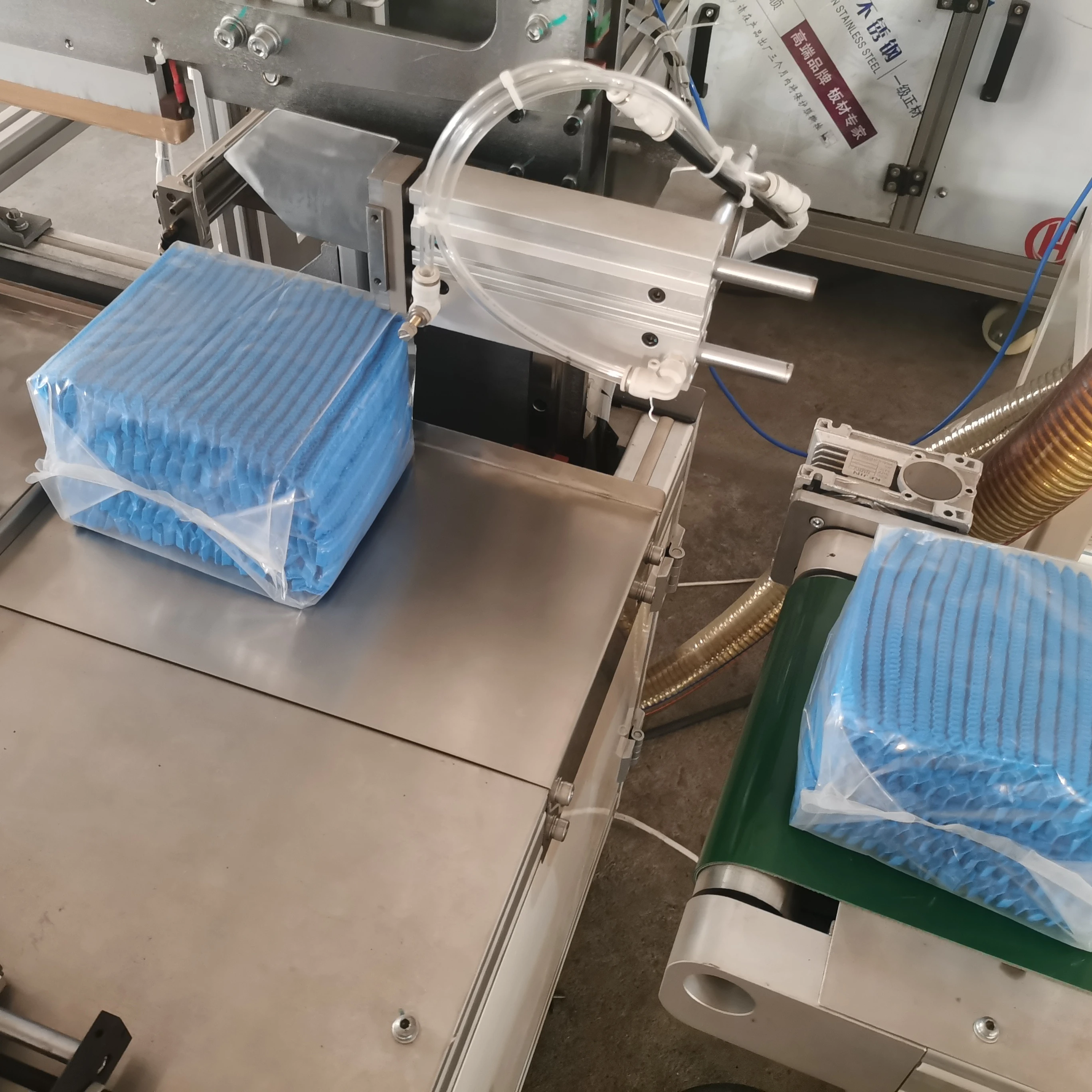 Машина для изготовления крышек