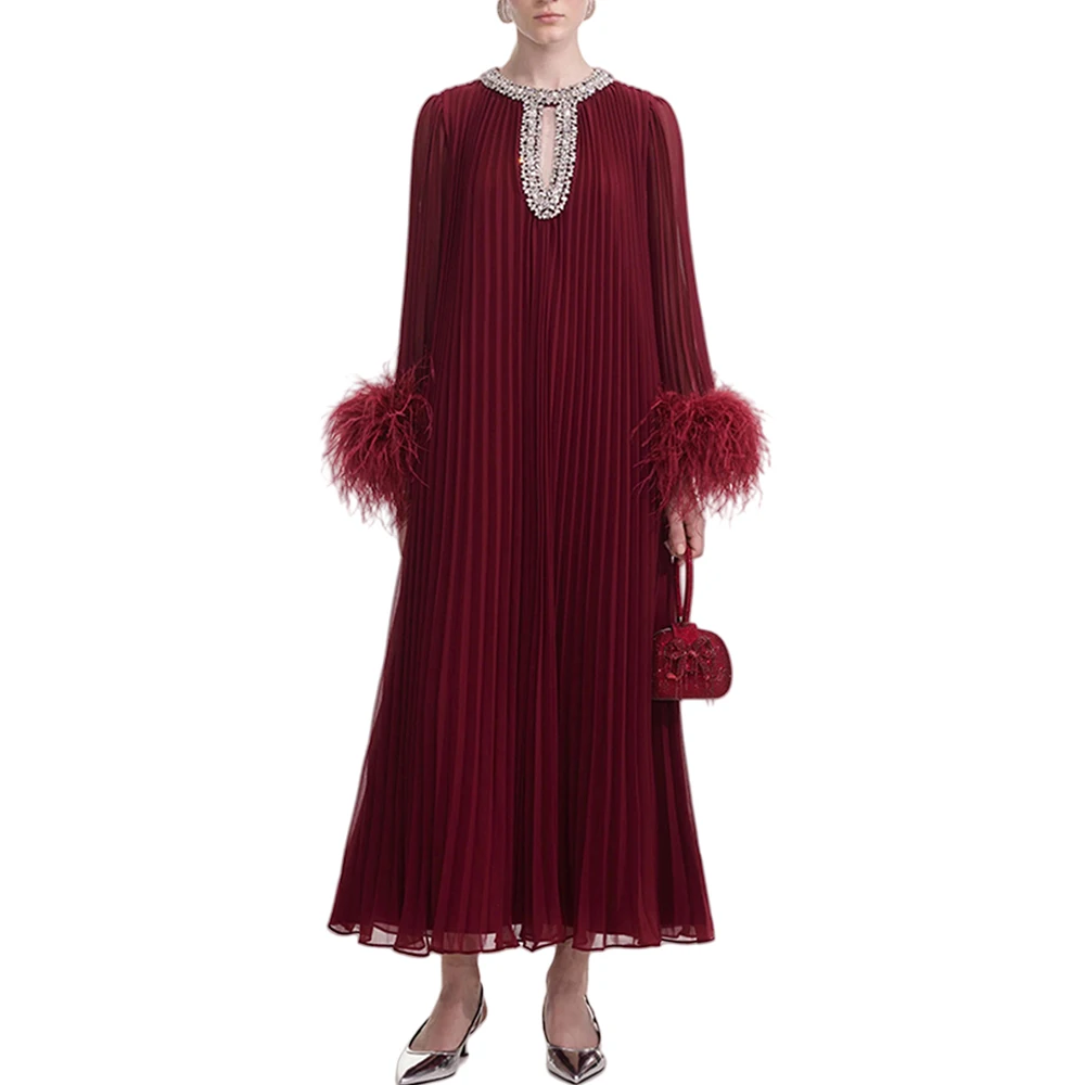 TWOTWINSTYLE Hot Selling Temperament Dress with Ostrich Fur Decoration Loose Long Skirt with Diamond Studded Neckline Dress