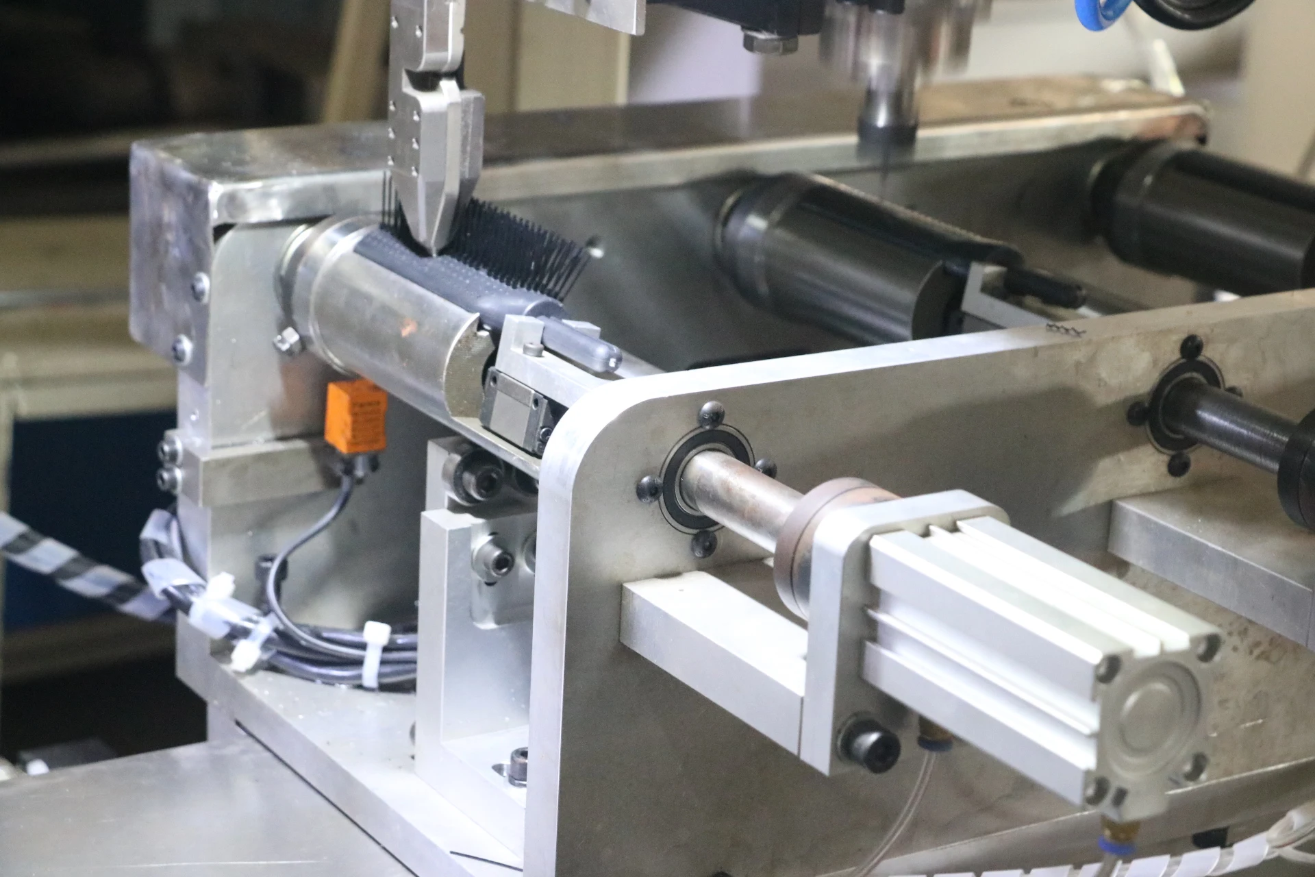 factory household cleaning mental bristle hair brush making machine