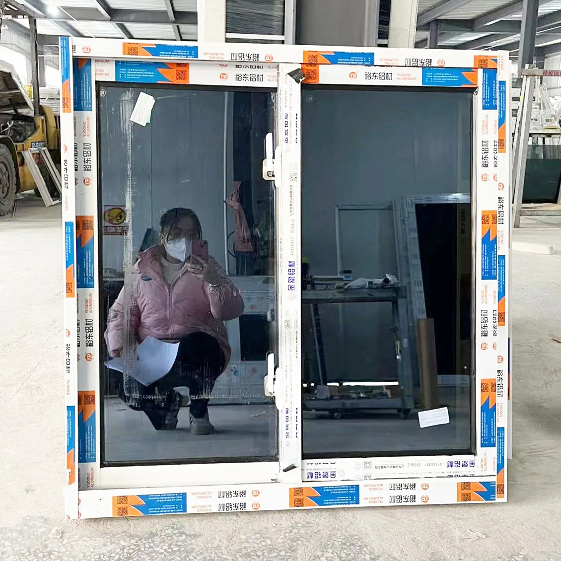 New arrival soundproof bronze color exterior aluminium window with reflective tinted glass