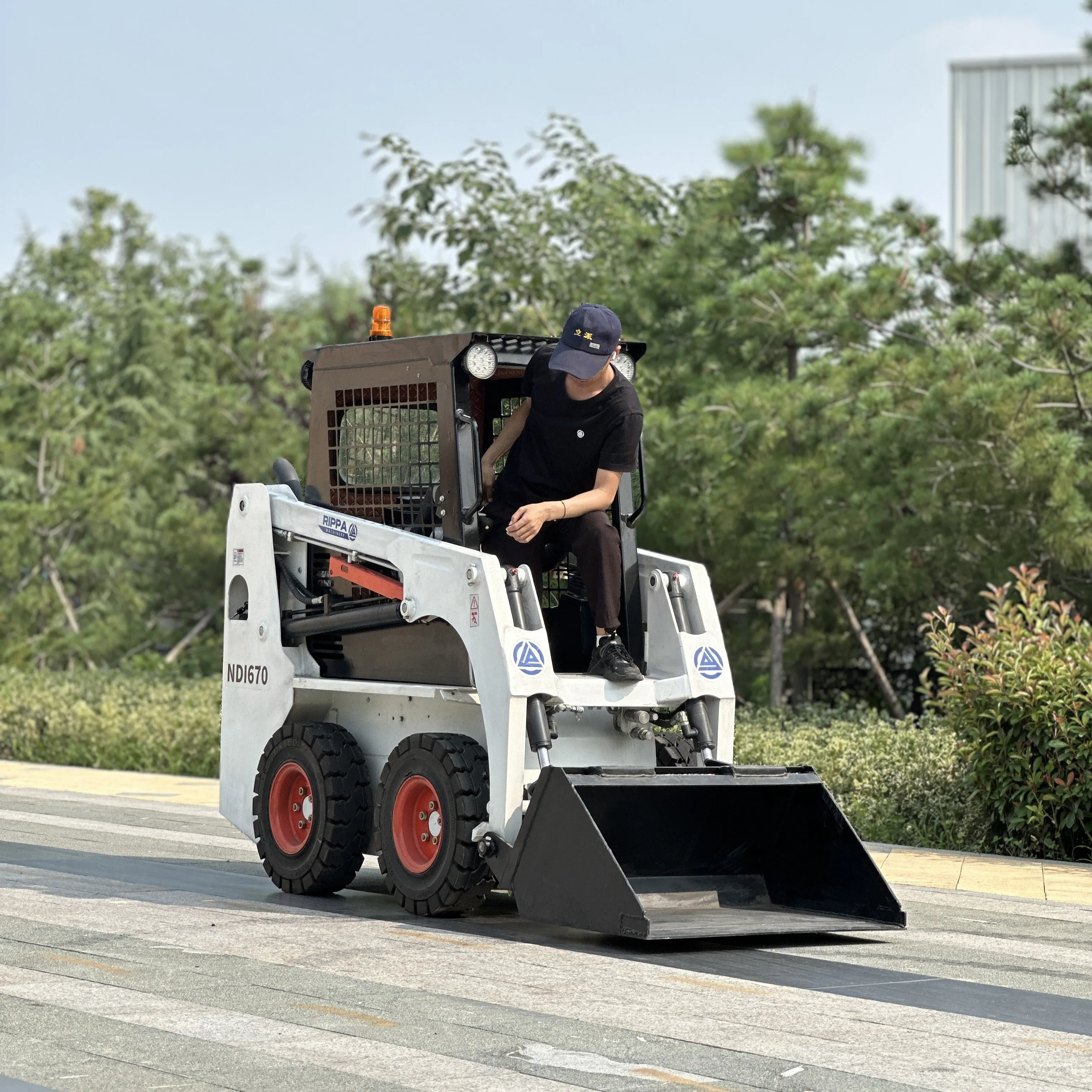 Высококачественный маленький гусеничный погрузчик Многофункциональный сельскохозяйственный инженерный