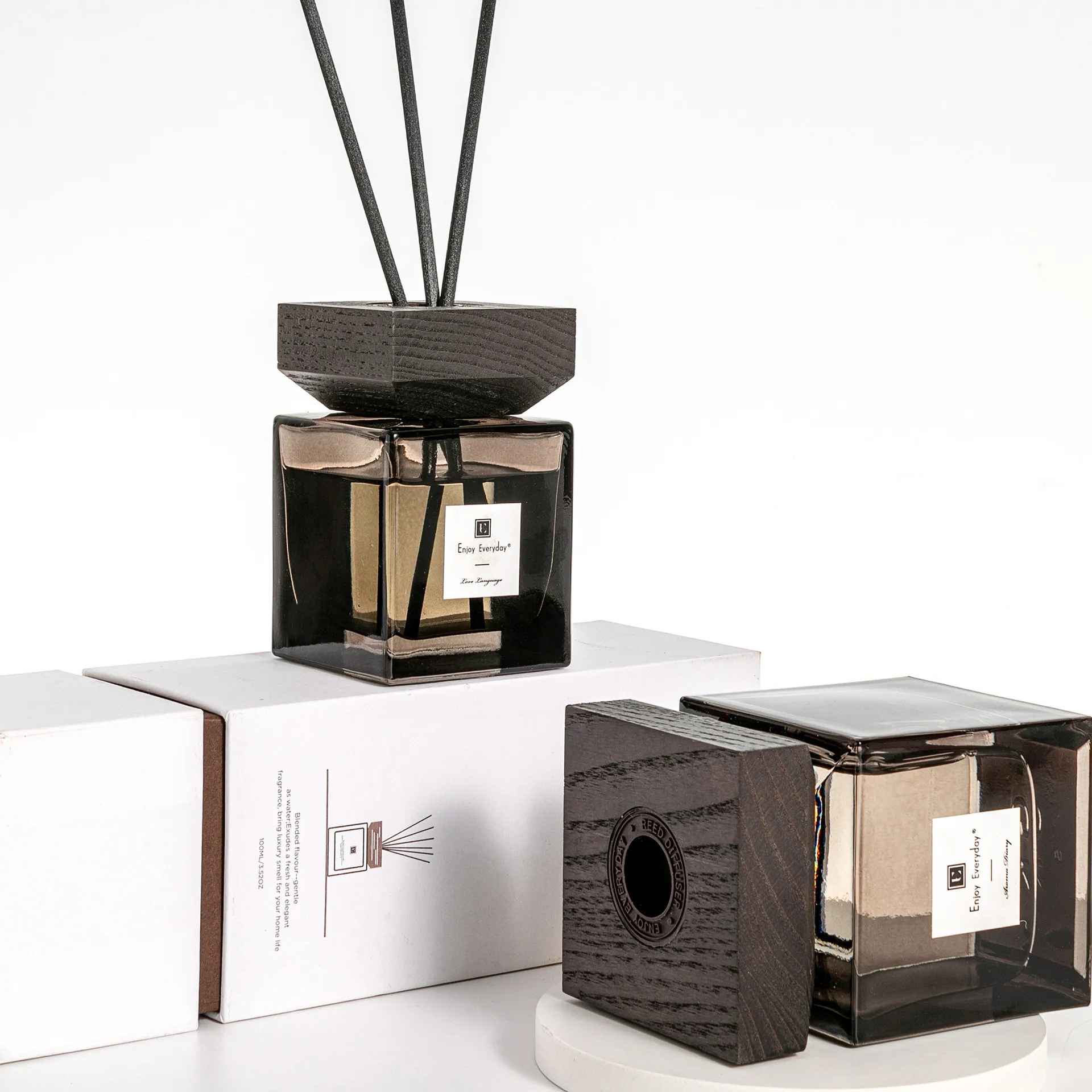 Enjoy Everyday Hot Sale Customized Low MOQ 100ml 150ml Love Language Scented Glass Oil Perfume Reed Diffuser