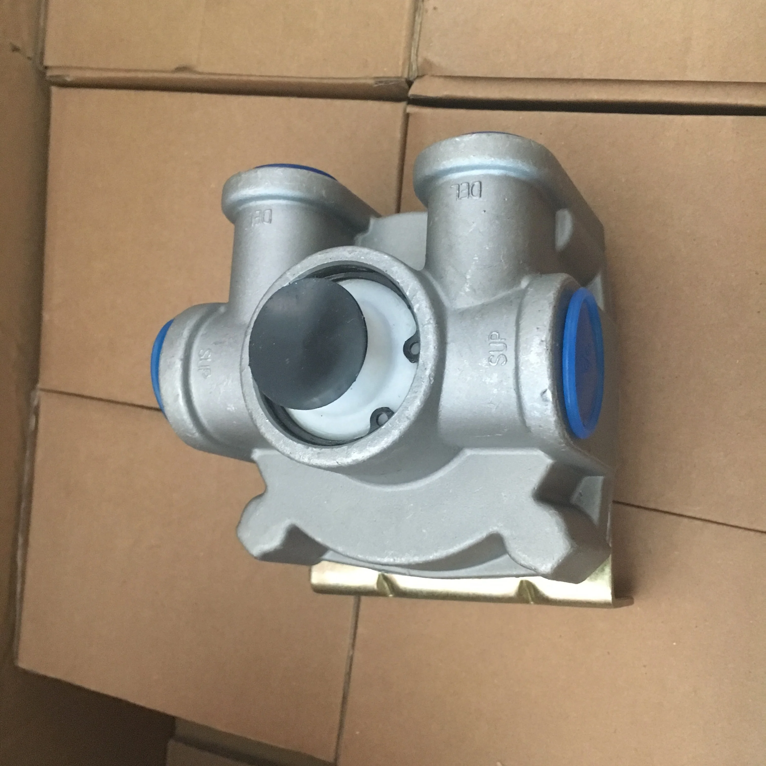 high quality cheap relay valve 103009 for heavy duty truck parts auto spare parts