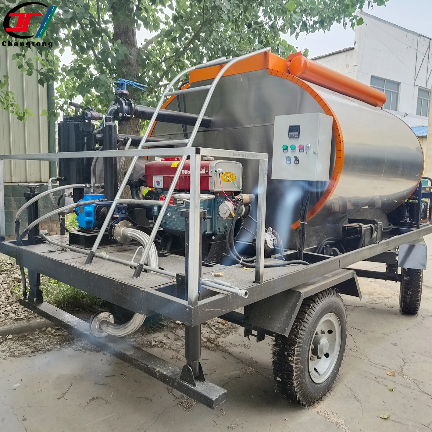 Factory Price 6000 liters towed emulsified asphalt distributor Towed emulsified asphalt distributor
