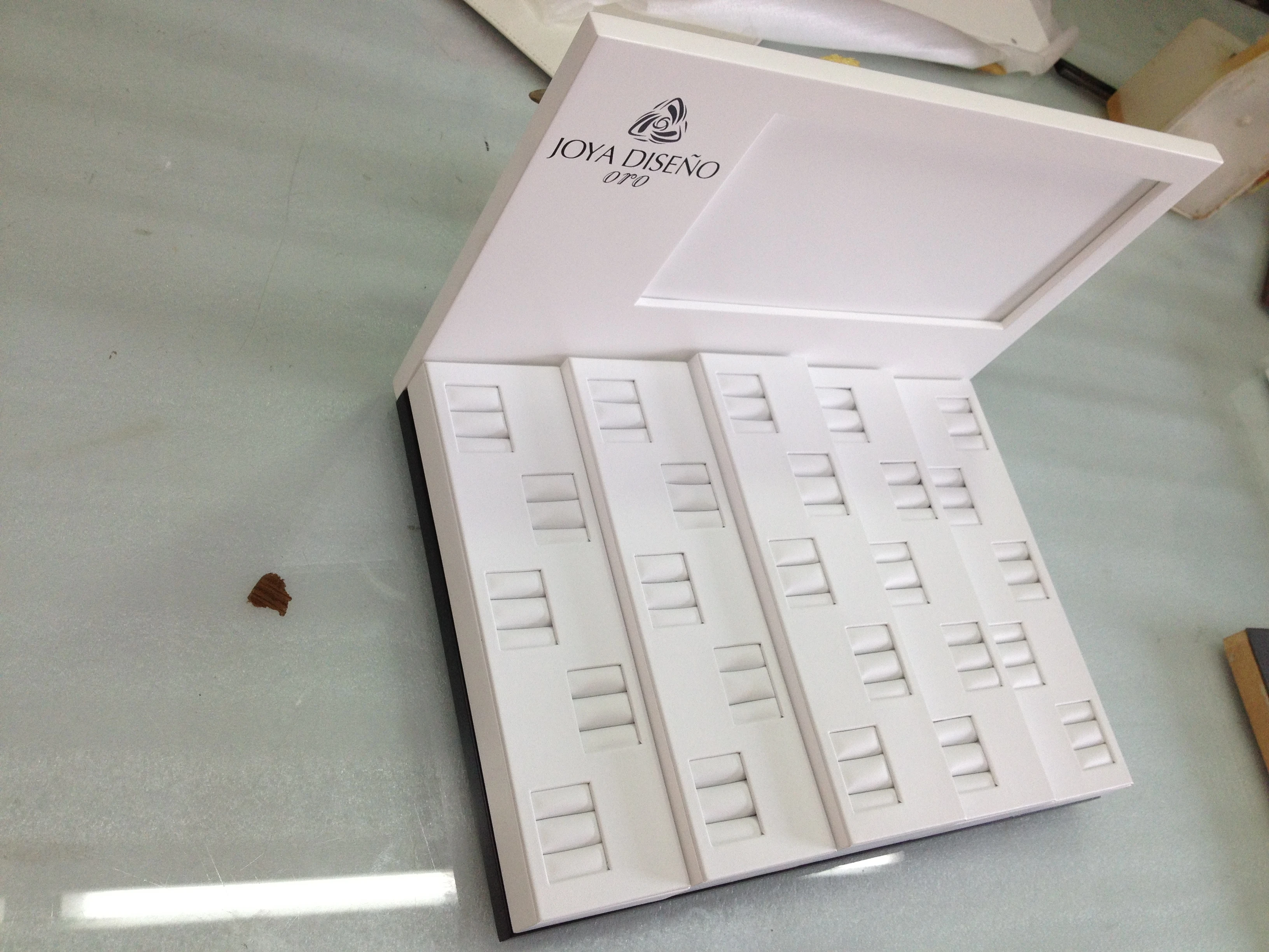 Customized wedding ring display for jewelry